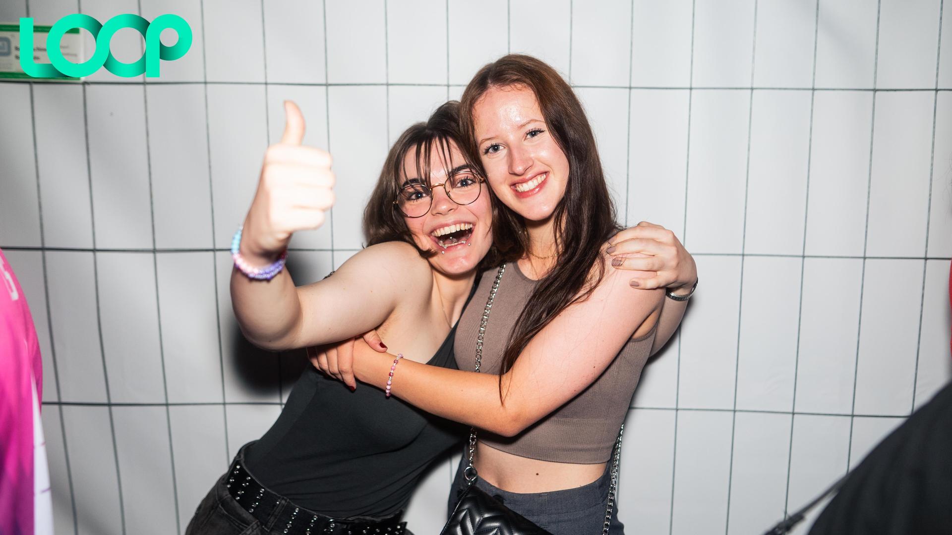 Die „School is out”-Party im Loop. (Bild: Hannes Stock)