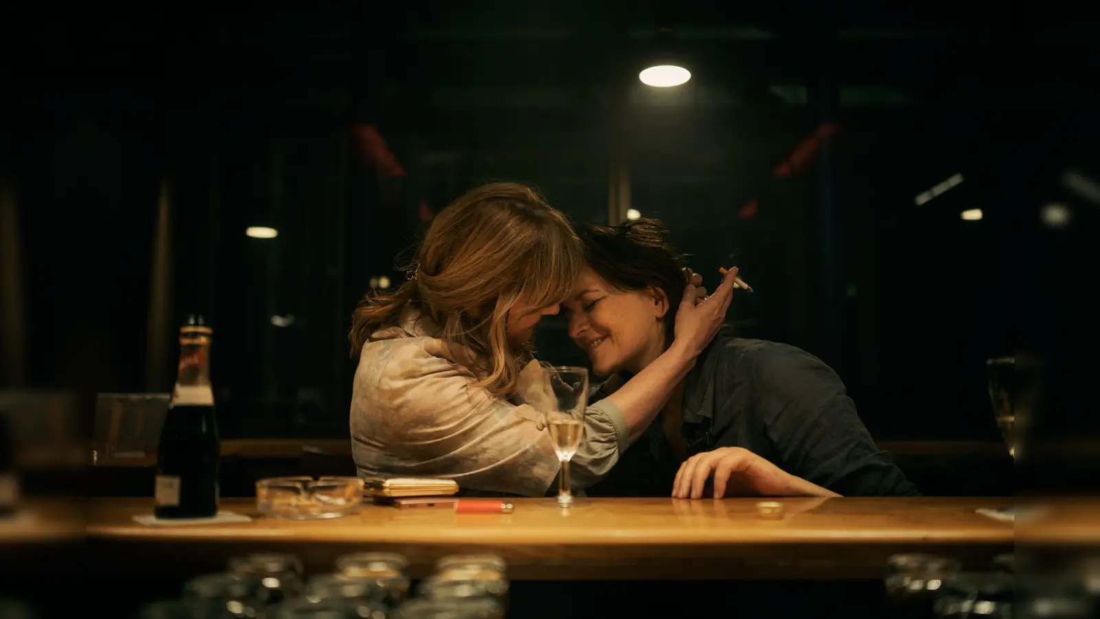 Martina Gedeck und Nastassja Kinski sind zwei der Stars in der Ballade „Die stillen Trabanten“. (Bild:  Sommerhaus Filmproduktion/exb)