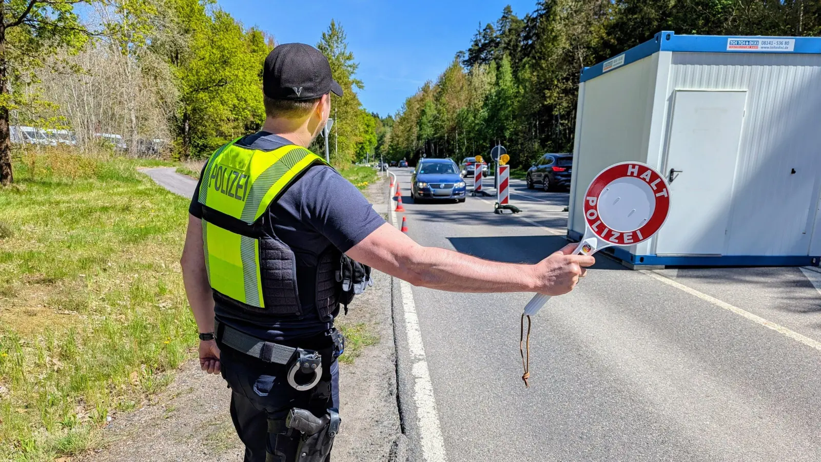 Bei einer Kontrolle am Grenzübergang Waidhaus hat die Bundespolizei einen 30-Jährigen festgenommen und in das Weidener Gefängnis gebracht. (Bild: Bundespolizei)