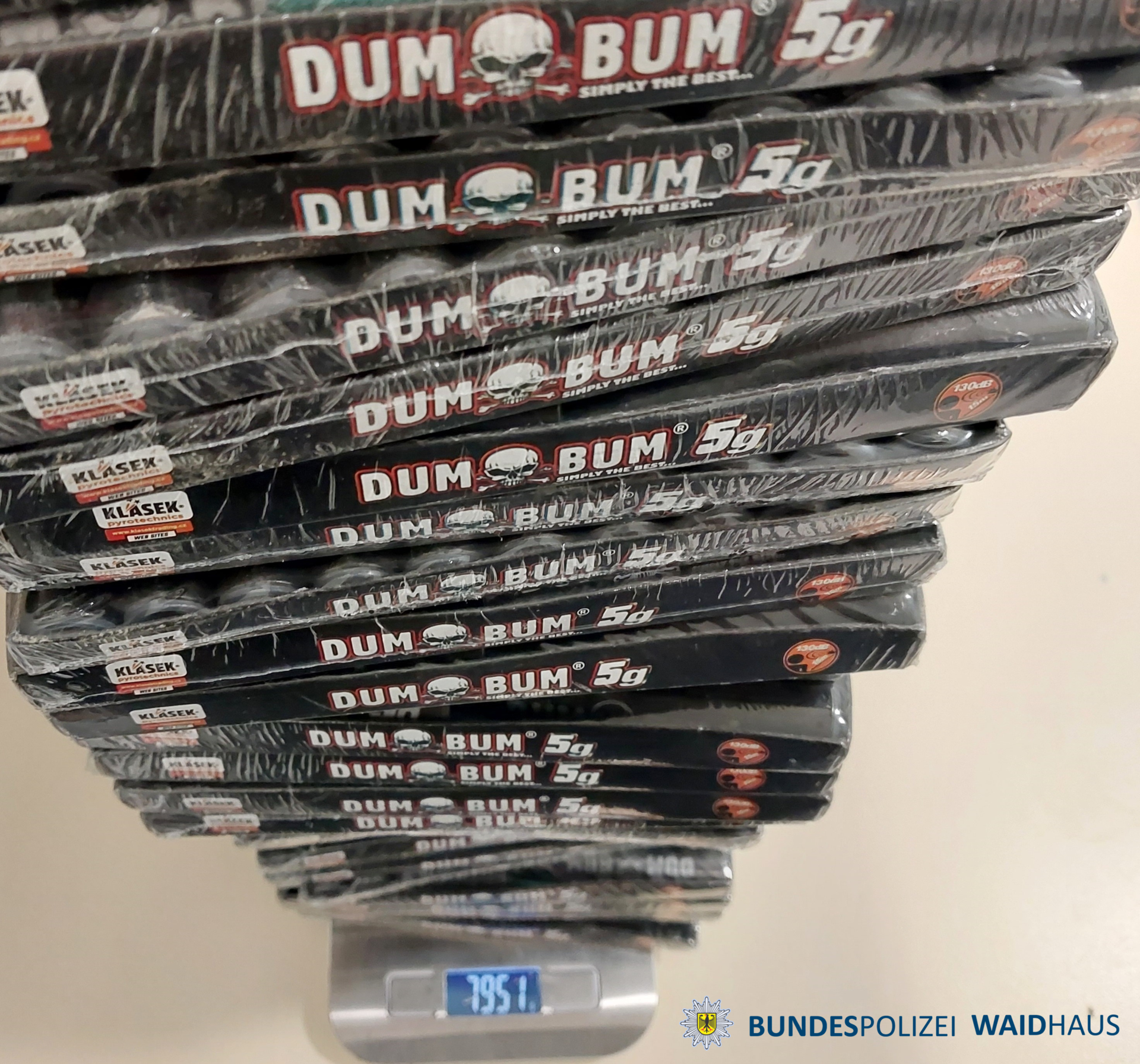 Die Bundespolizei Waidhaus hat18 Kilogramm verbotene Pyrotechnik bei Grenzkontrollen entdeckt. (Bild: Bundespolizei)