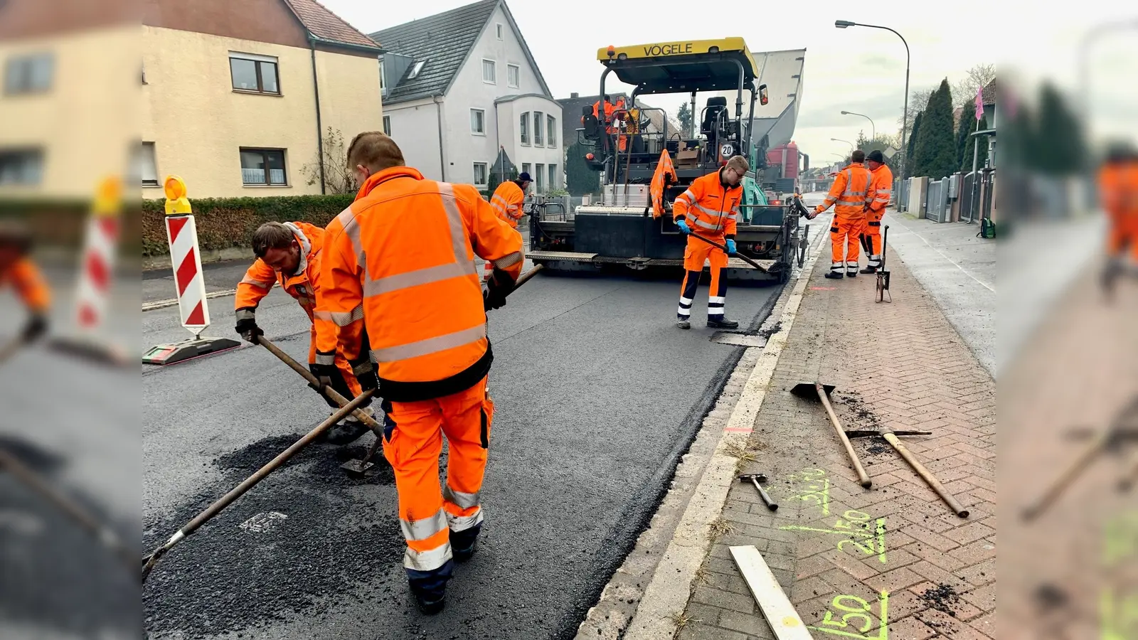 Noch am Donnerstag, 13. Dezember, ist die Mooslohstraße halbseitig gesperrt. (Bild: Gabi Schönberger)