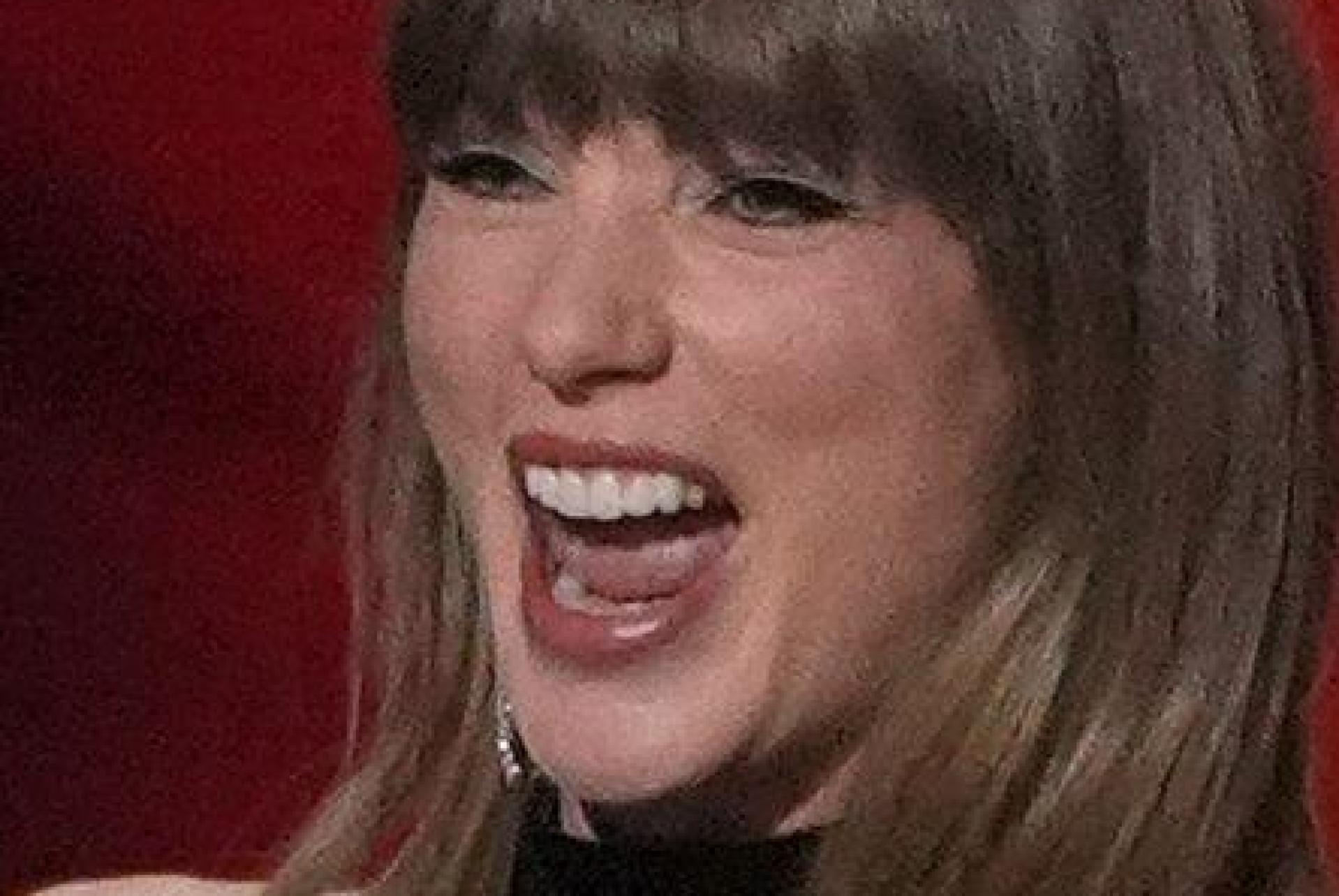 Taylor Swift freut sich über drei VMA-Preise.  (Bild: Chris Pizzello/Invision/AP/dpa)