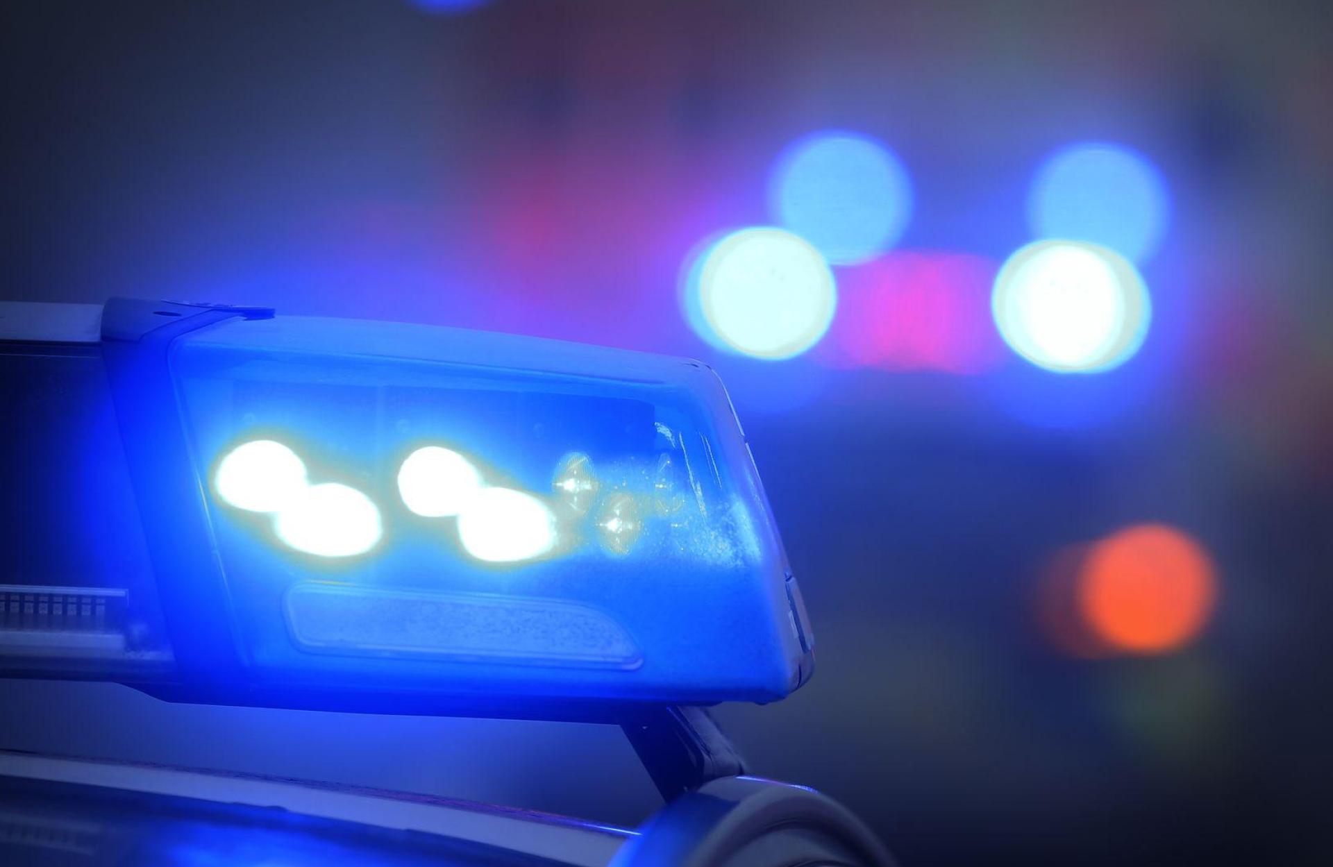 Bei einem Dartspiel in Weiden hat ein 45-Jähriger einen 41-Jährigen geschlagen. Verletzt wurde auch ein 34-Jähriger, der schlichten wollte.  (Symbolbild: Karl-Josef Hildenbrand/dpa)