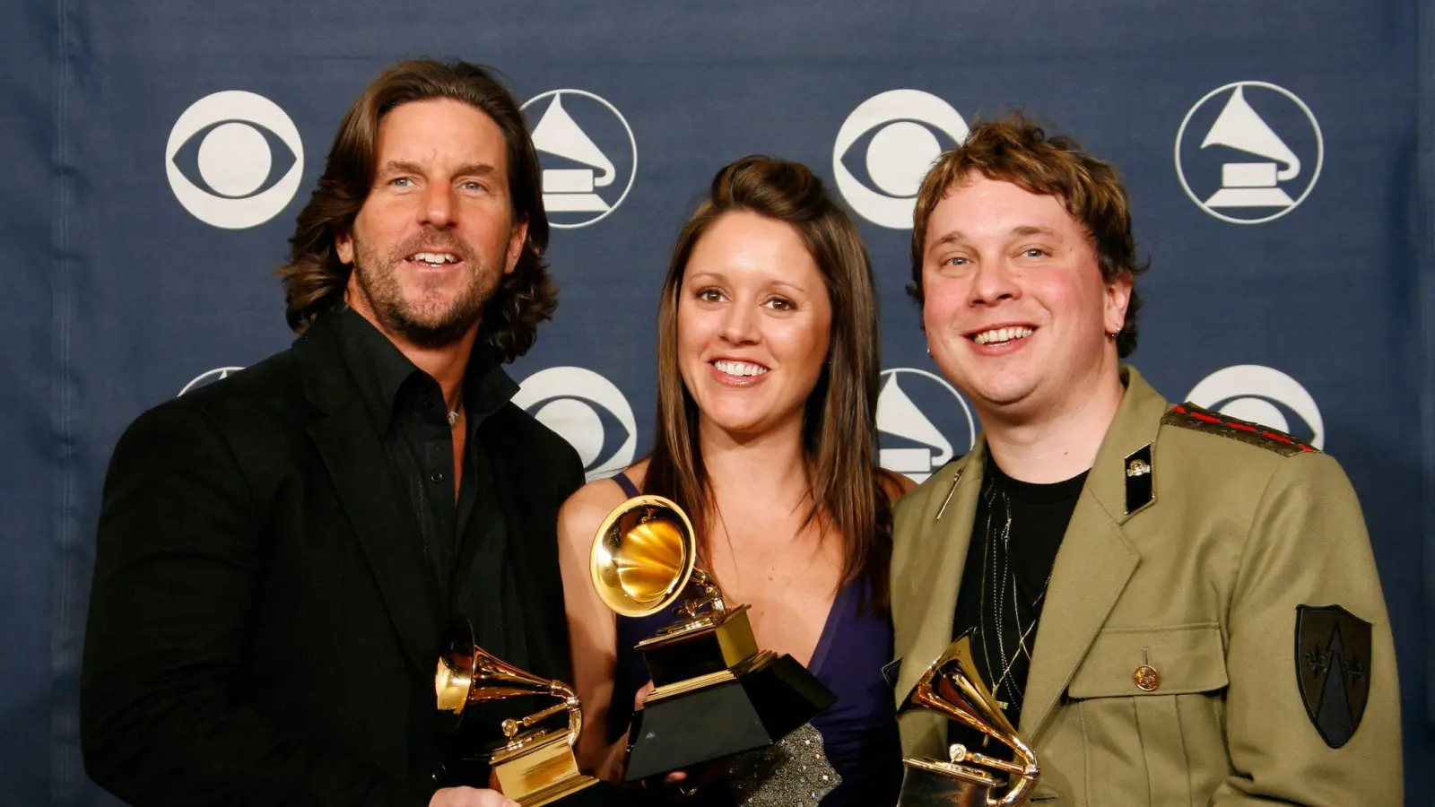 Der US-Country-Musiker Brett James (links) ist mit 57 Jahren gestorben. (Archivbild) (Bild: Kevork Djansezian/AP/dpa)