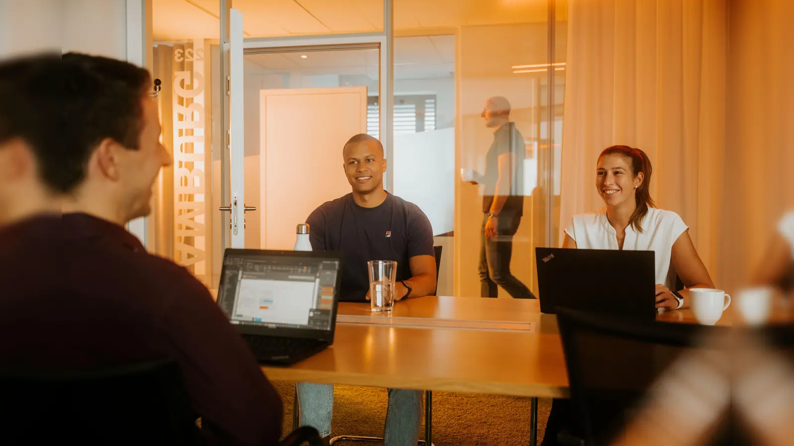 Wir bieten attraktive Karrierechancen in der Oberpfalz! (Bild: cbs/Tobias Ade)