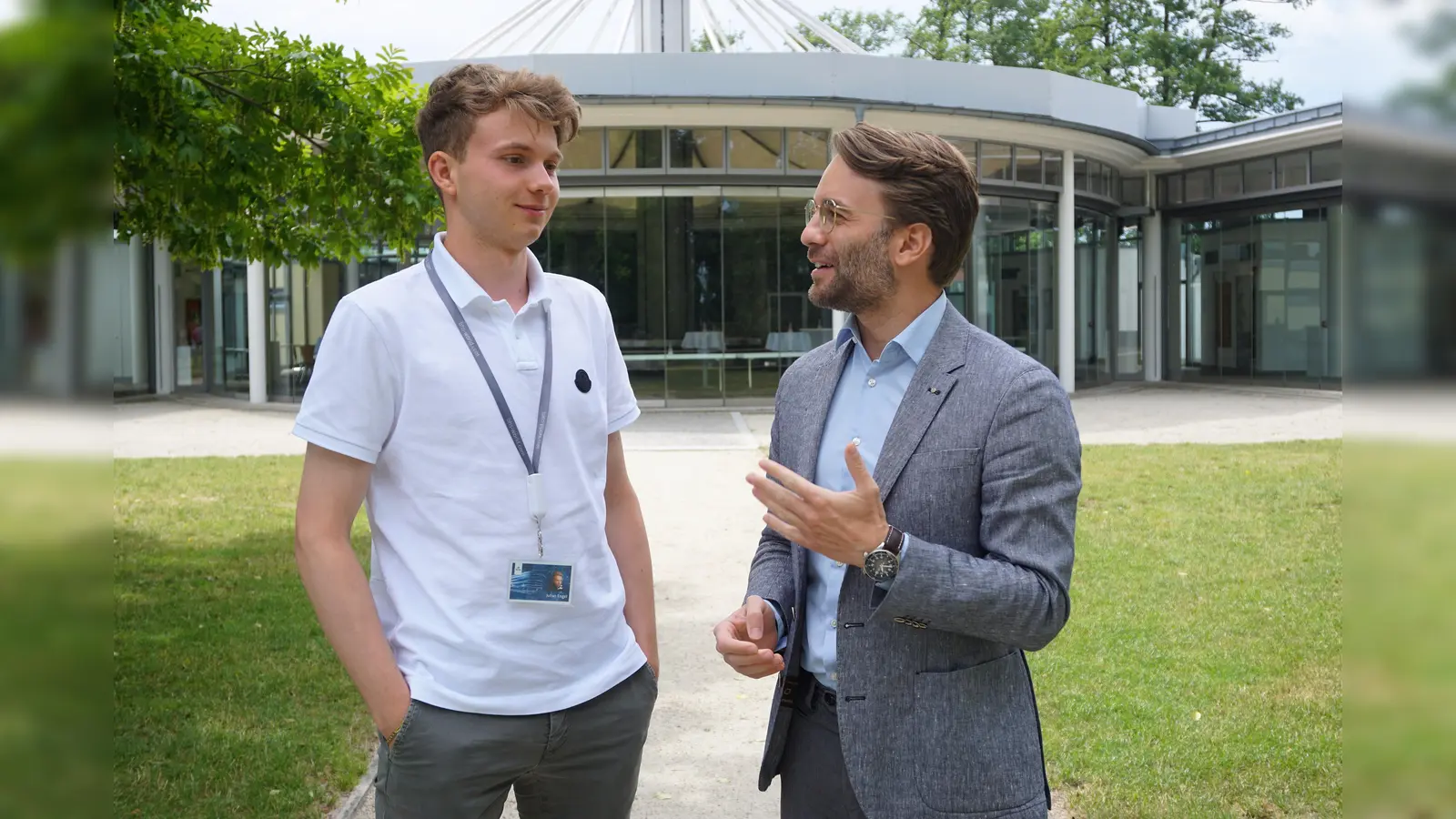Julian Engel (links), Sohn von BHS-Chef Lars Engel, und Severin Hirmer, Projektleiter bei der Luce-Stiftung, sind die Mitorganisatoren des „denk-summit” mit dem Start-up-Wettbewerb als Highlight. (Bild: jut)