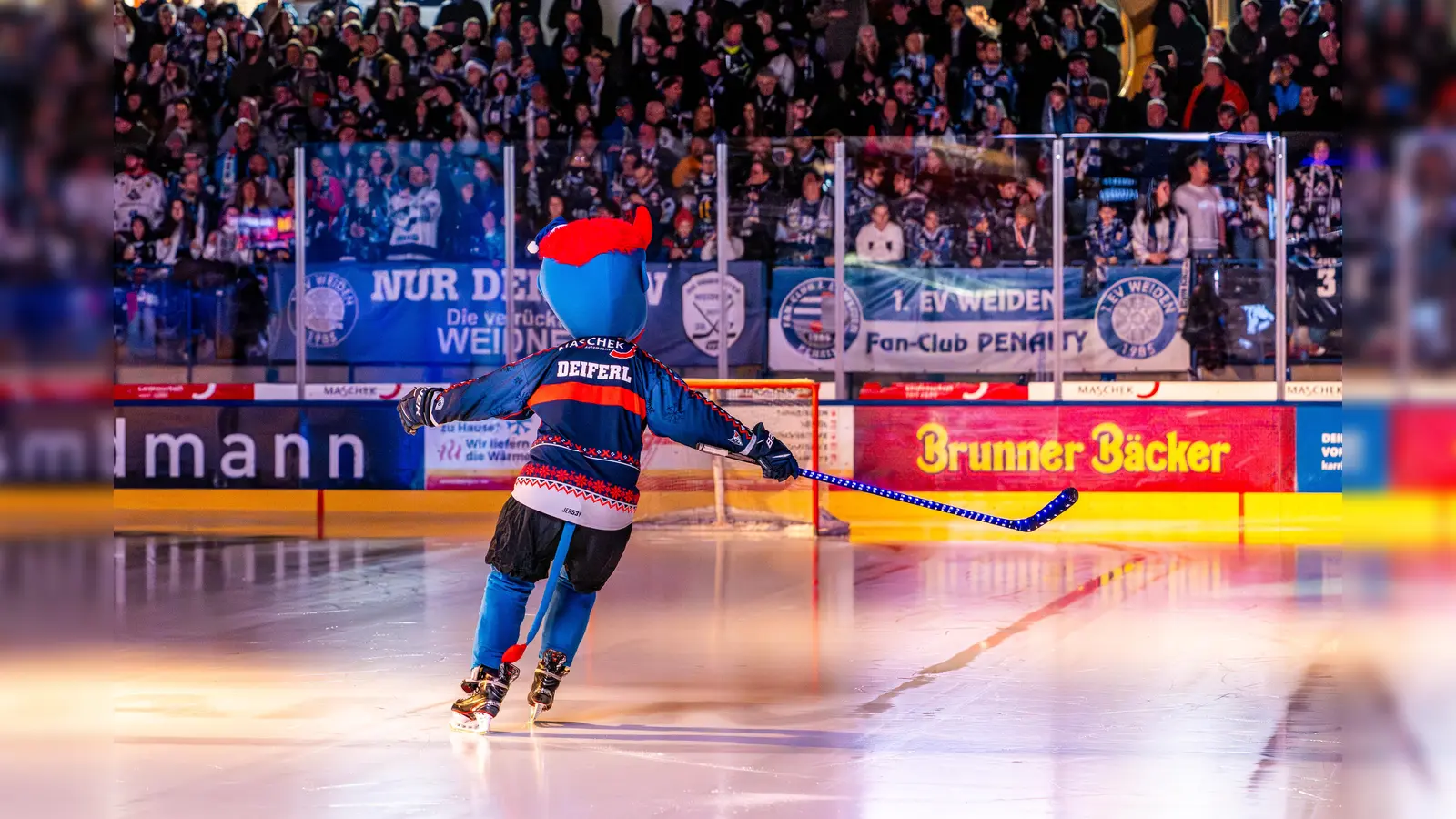 Das Deiferl wird auch bei den Testspielen der Blue Devils wieder im Einsatz sein. (Bild: Elke Englmaier)