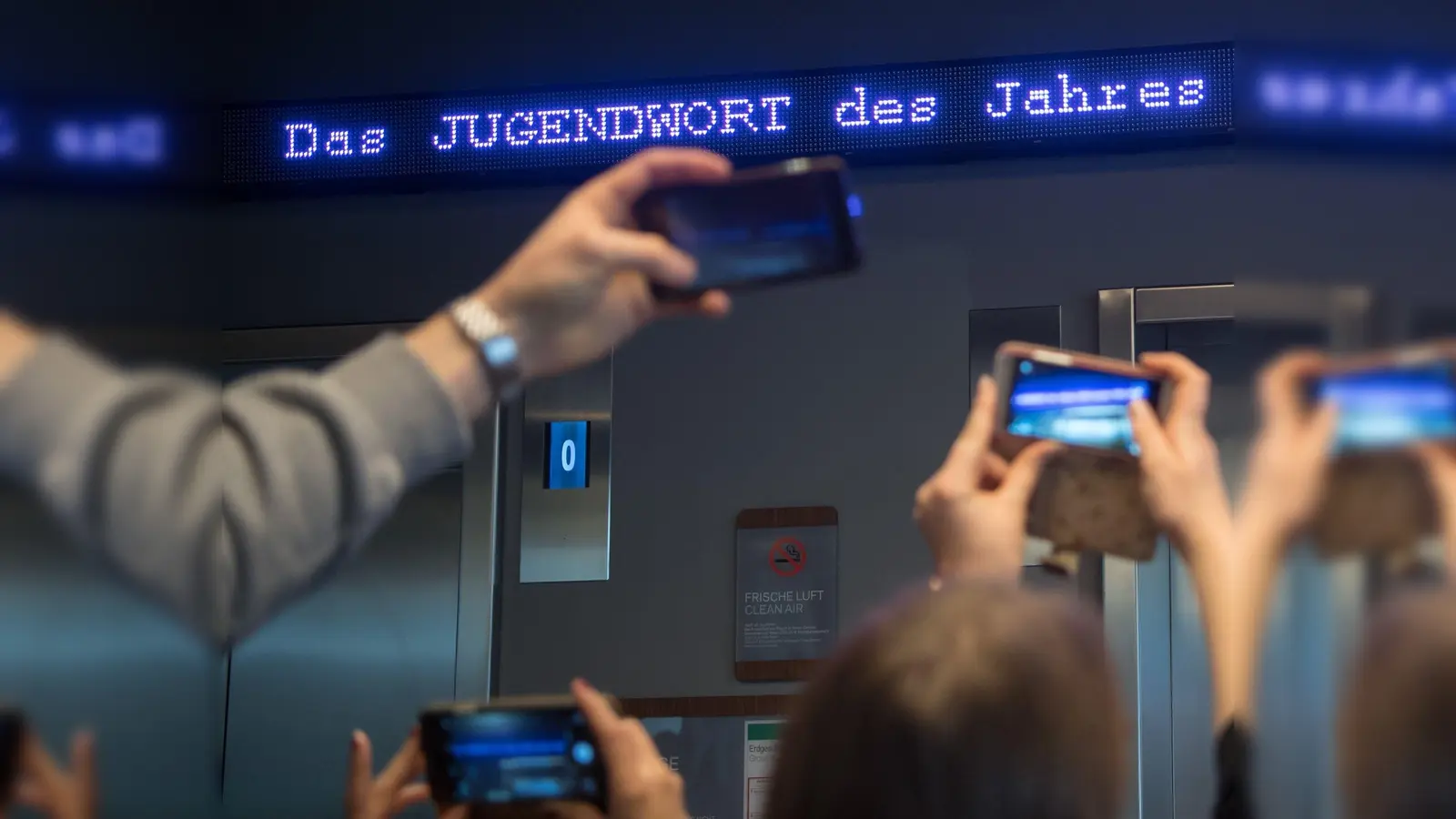 Gesucht wird das neue „Jugendwort des Jahres“. (Bild: Peter Kneffel/dpa)