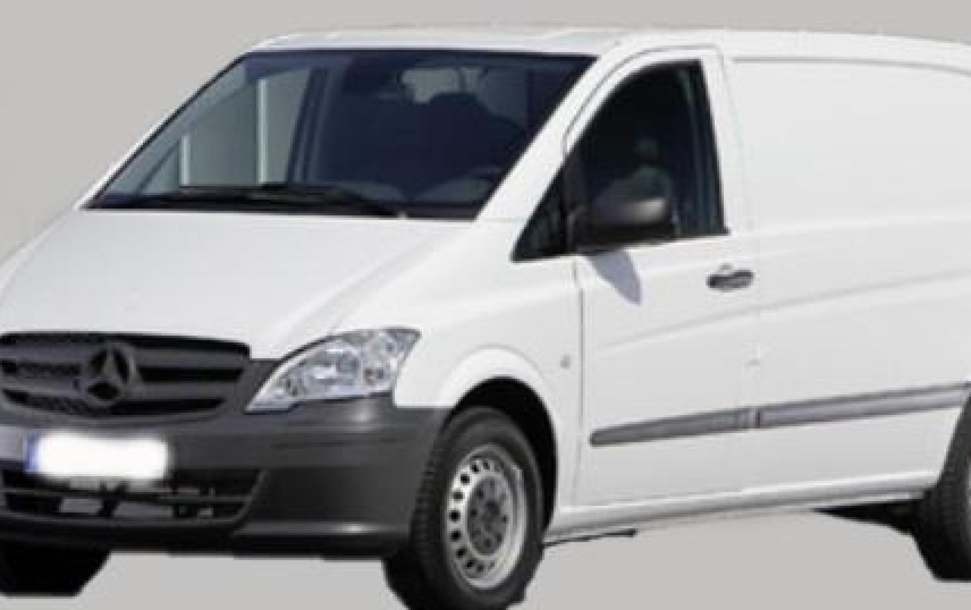 Die Polizei sucht nach einem weißen Mercedes Benz Vito, der mit Einbrüchen in Verbindung stehen könnte. (Symbolbild: Polizei Bayern)