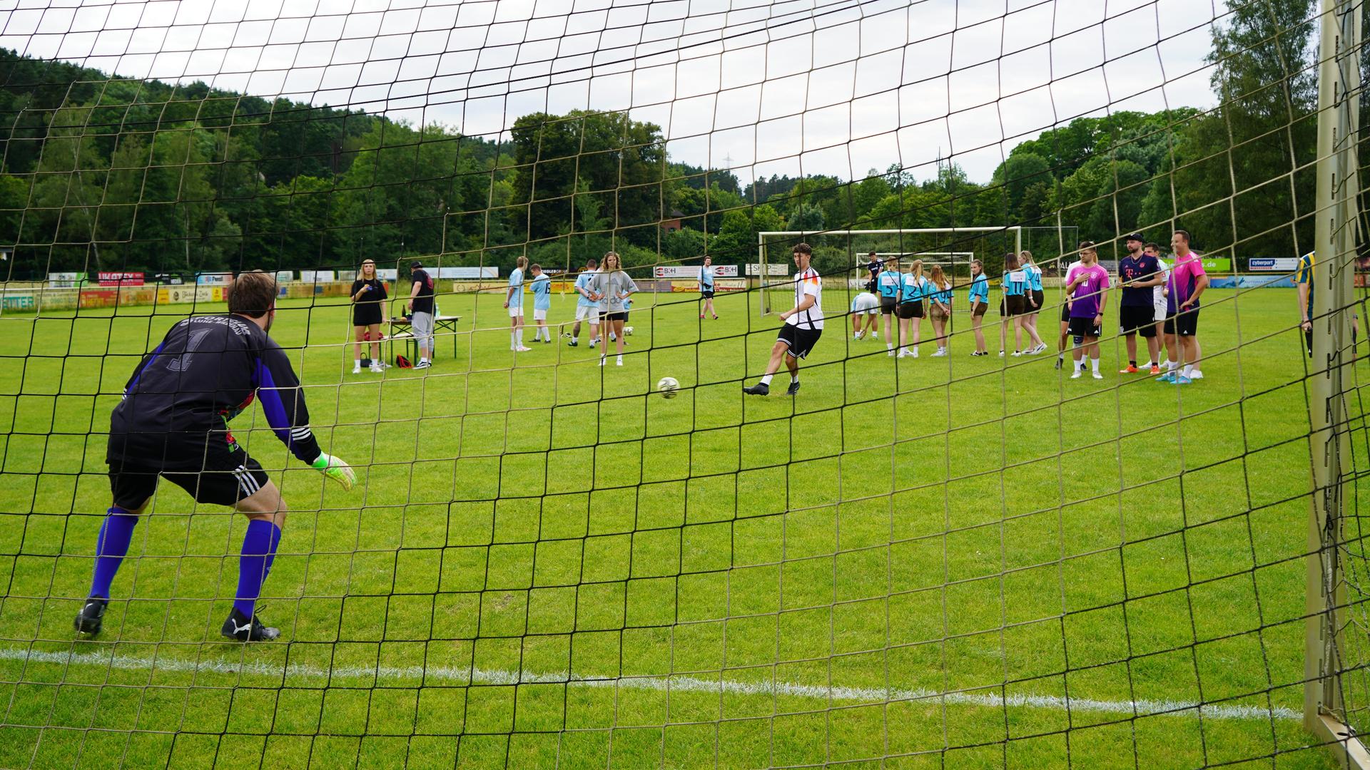 Das Elfmeterturnier beim FC Luhe-Markt. (Bild: mcl)