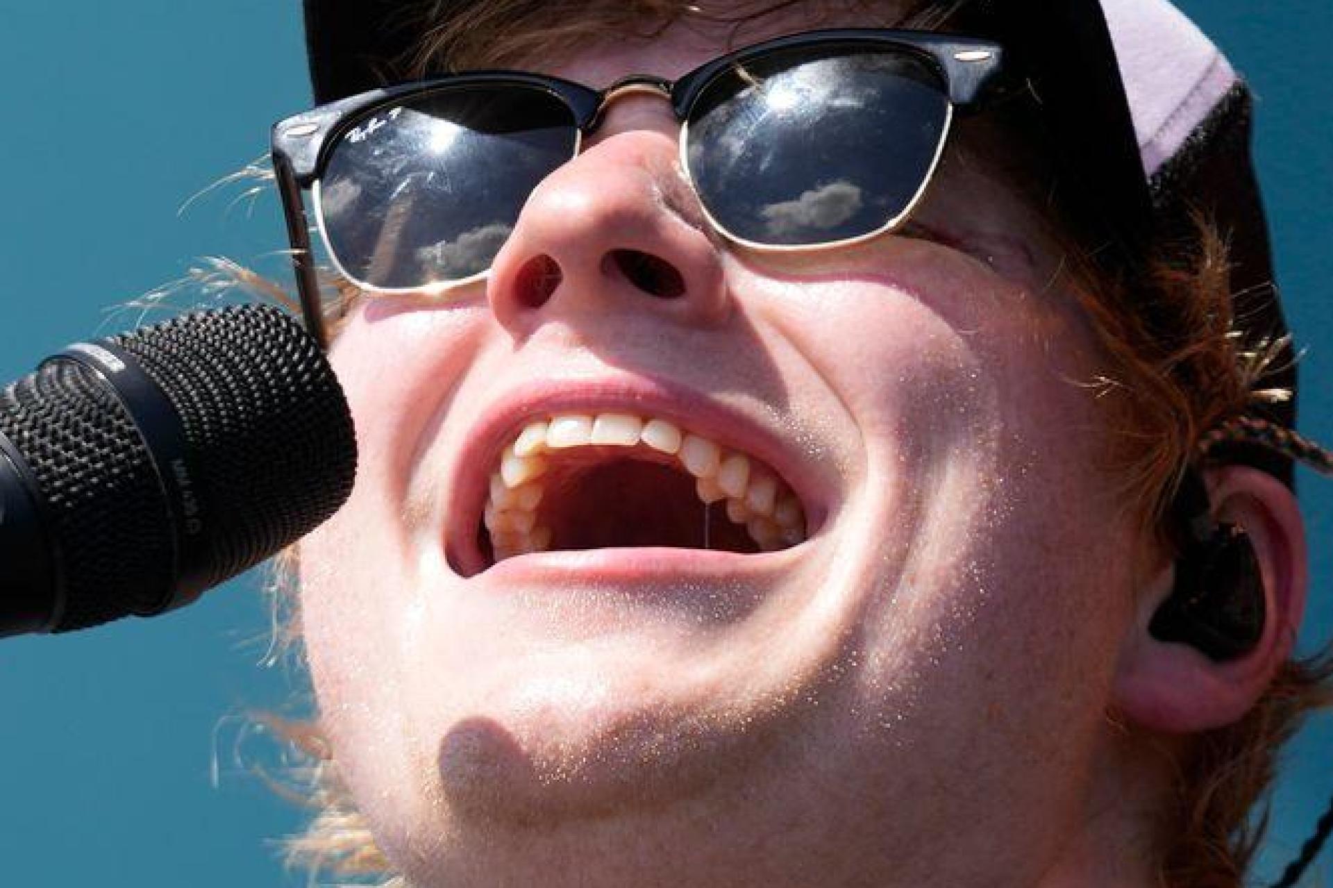 Auf seinem achten Album verarbeitet Ed Sheeran süd- und westasiatische Klänge. (Archivbild) (Bild: Wilfredo Lee/AP/dpa)