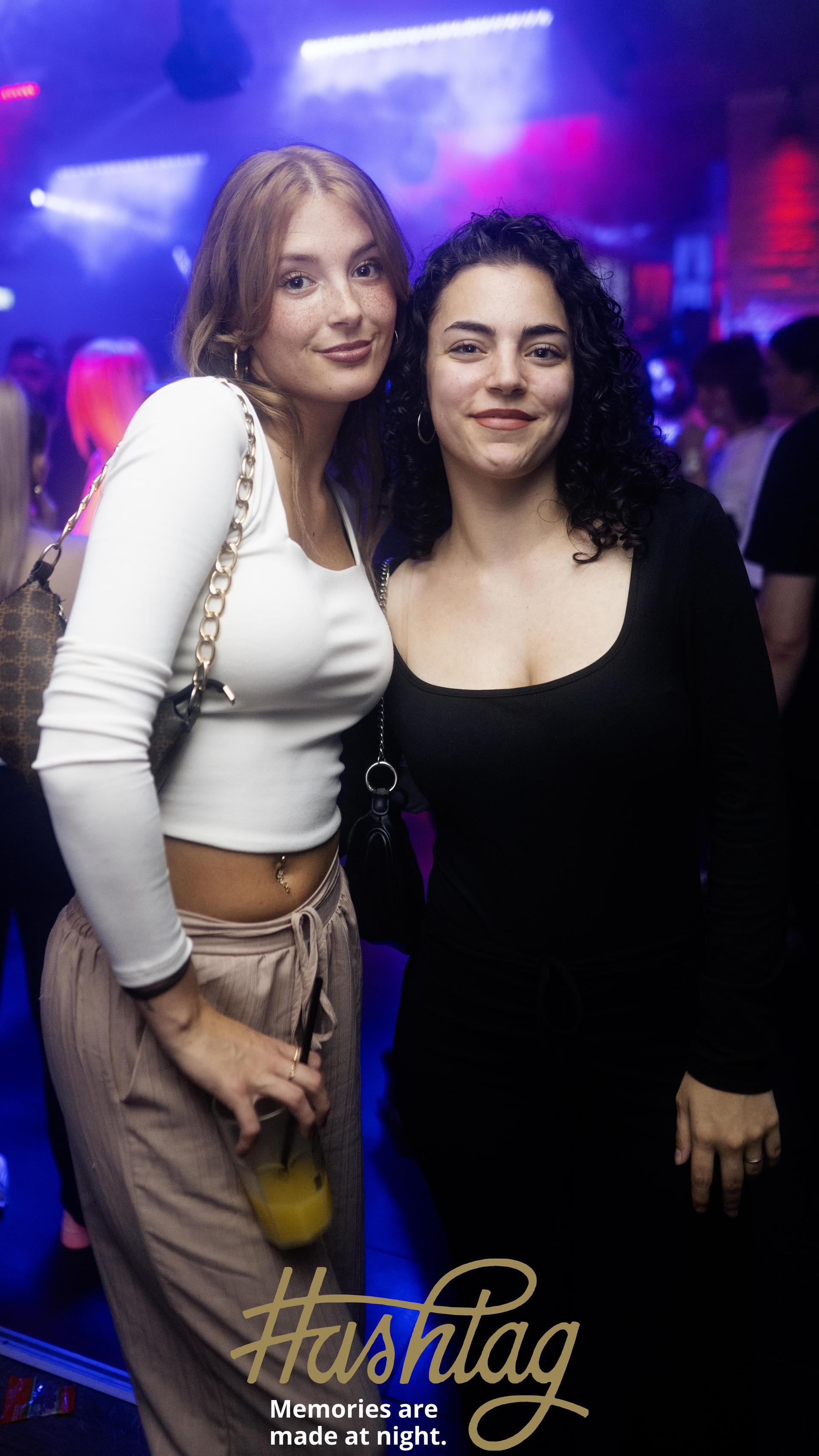 Die „Blackedout”-Party im Hashtag. (Bild: Hannes Stock)