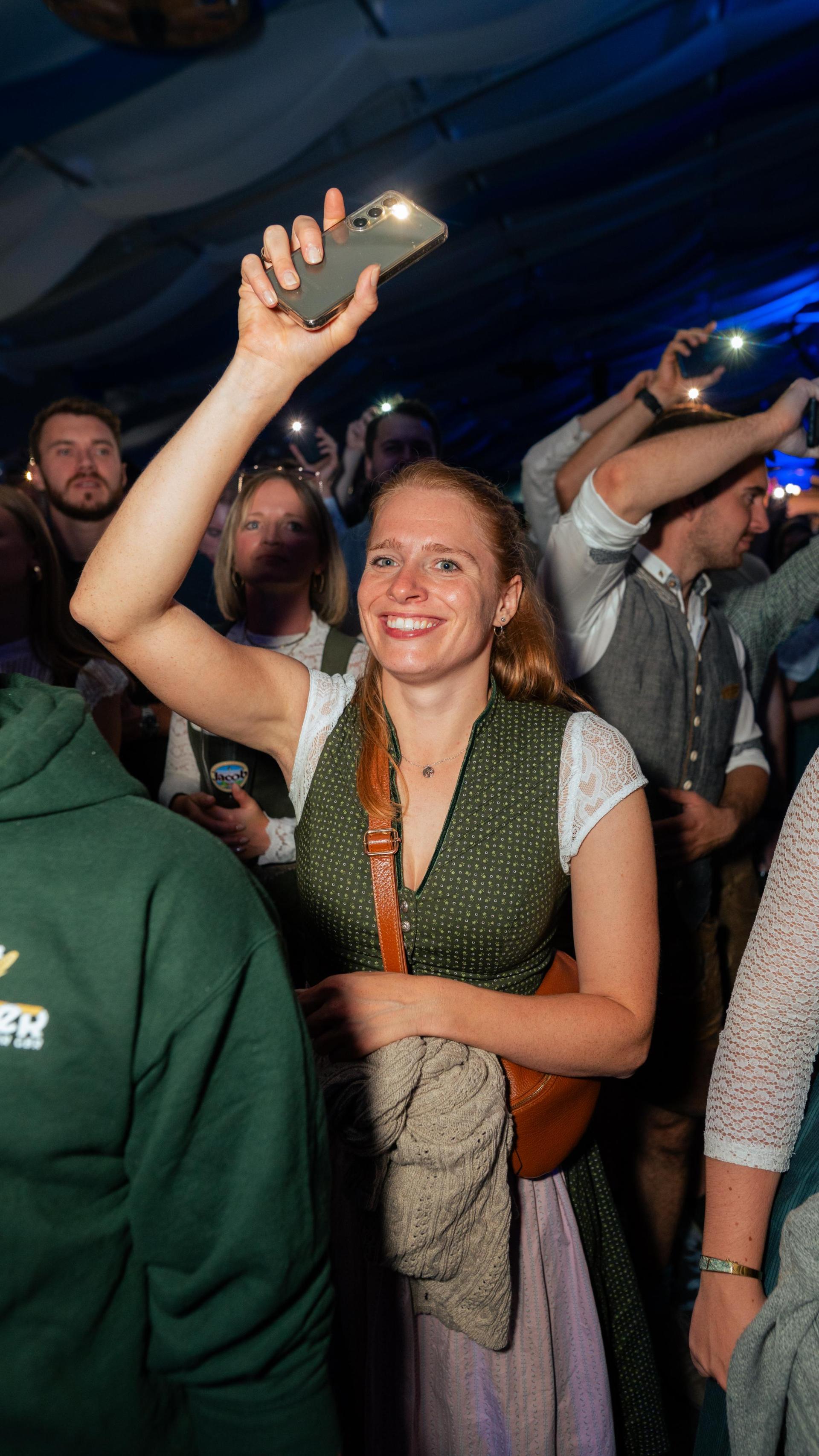 Sonntagabend auf der Pfreimder Kirwa. (Bild: Hannes Stock)