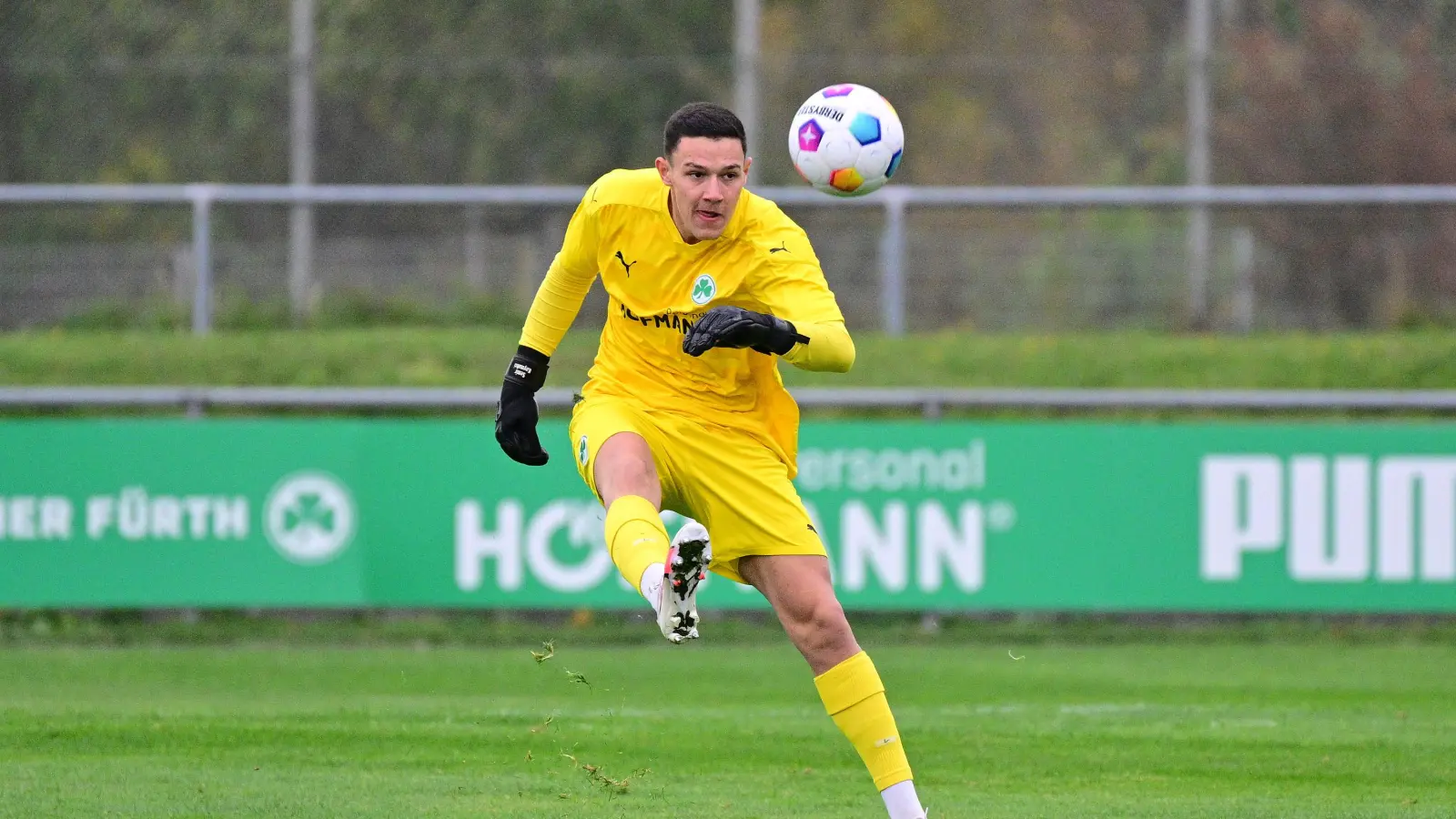 Aktuell spielt Semir in der U23 der Fürther. Das klare Ziel ist die erste Mannschaft. (Bild: Sportfoto Zink / Alexander Schlirf)