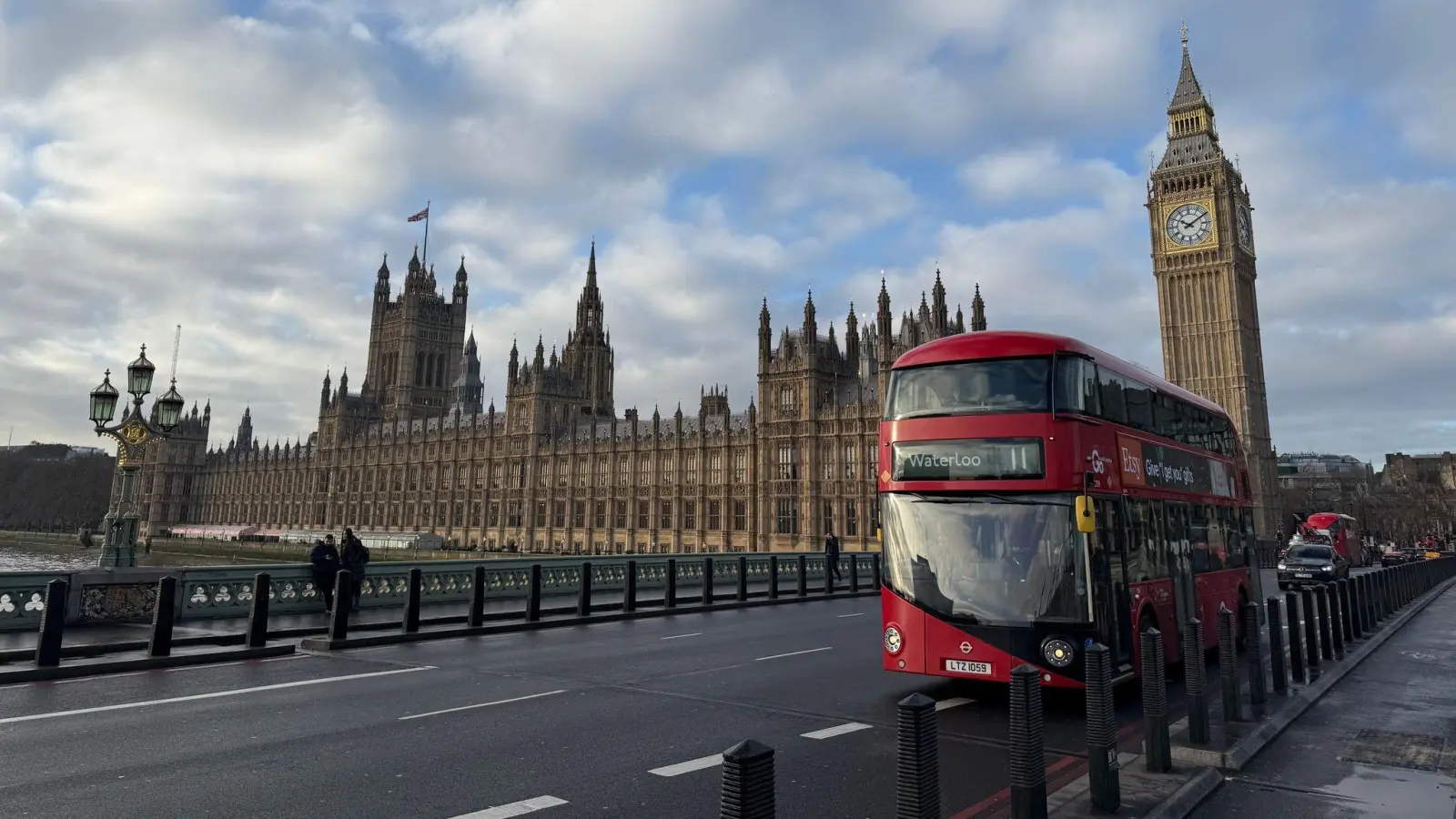 Die roten Doppeldeckerbusse sind aus dem Londoner Stadtbild nicht wegzudenken.  (Archivbild: Julia Kilian/dpa)