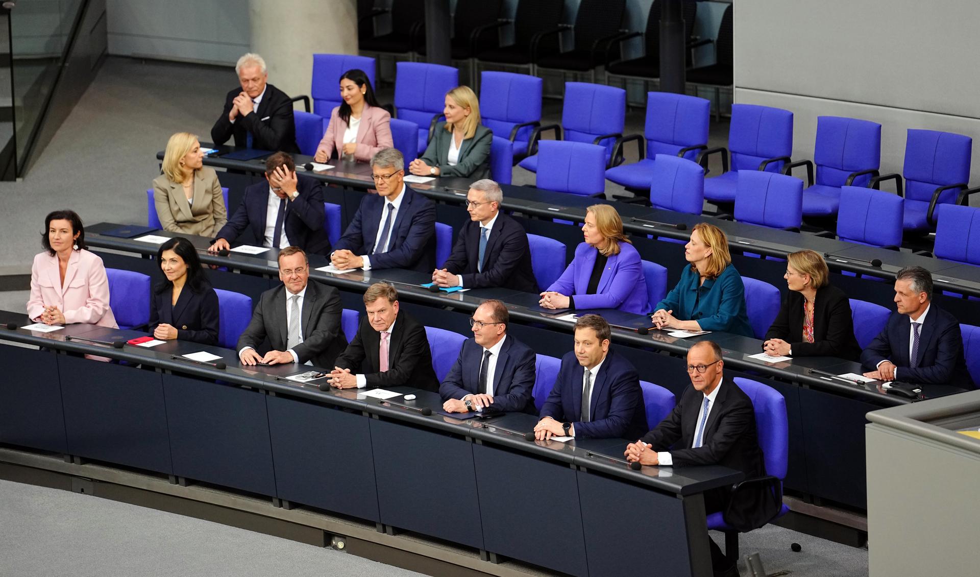  Das sind die Minister*innen der neuen Regierung um Bundeskanzler Friedrich Merz. (Bild: Kay Nietfeld)