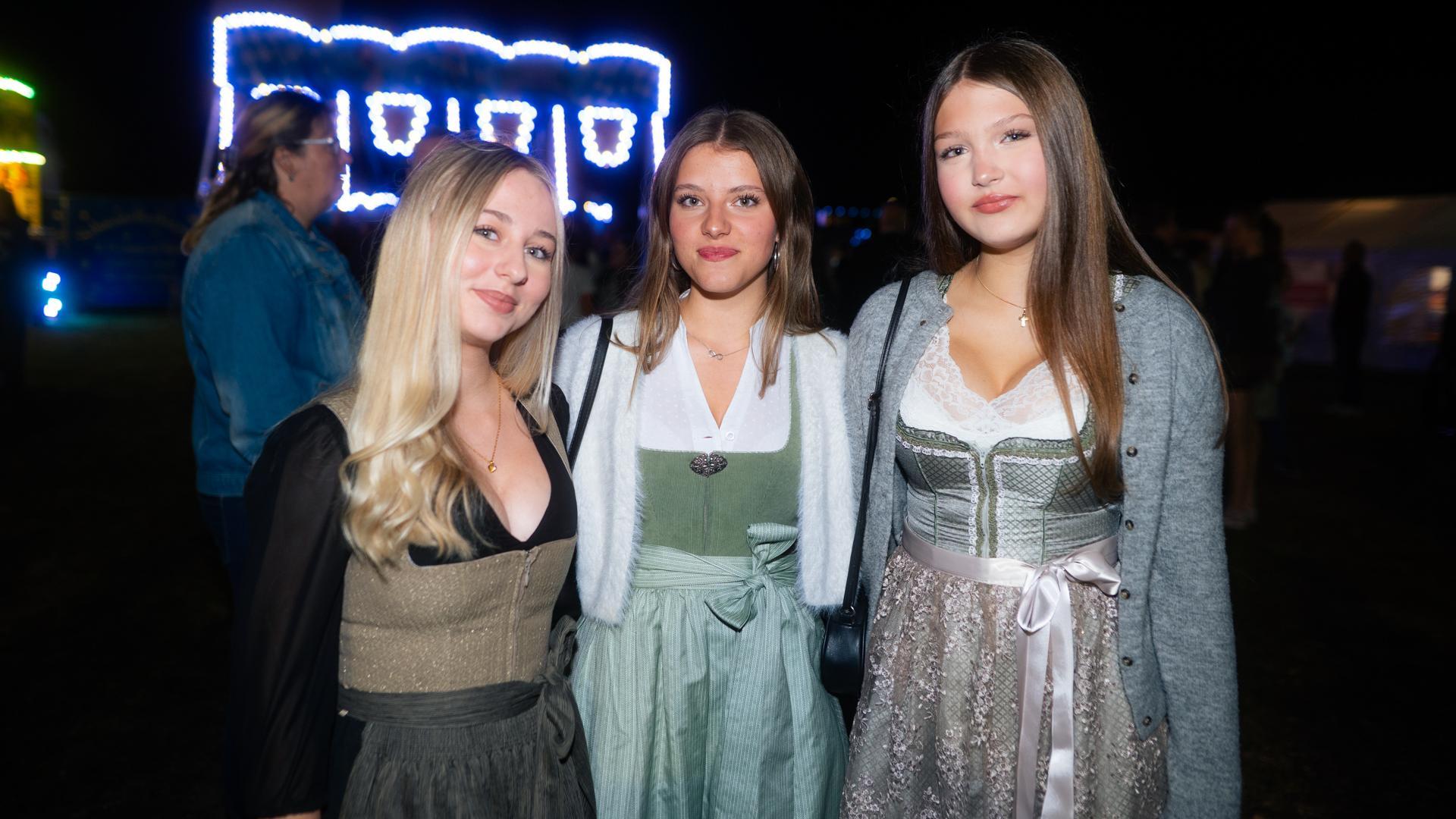 Die Quertreiber rocken am Samstagabend das Festzelt bei der Kirwa in Wernberg.  (Bild: Hannes Stock)