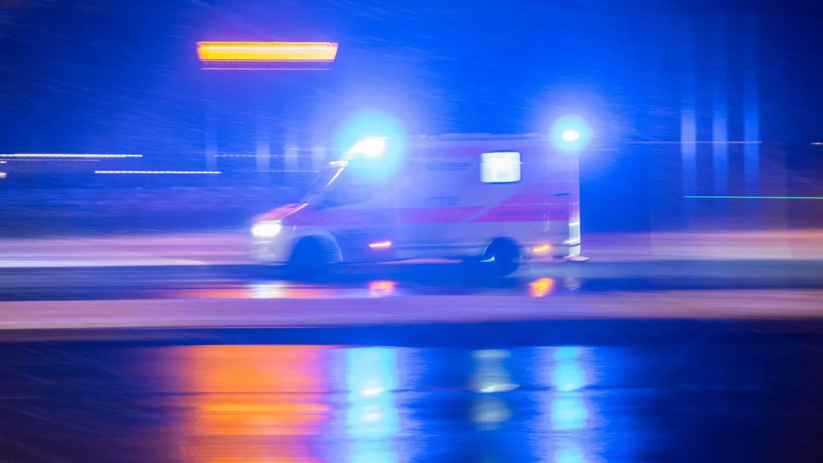 Der Nachbarschaftsstreit endete für den 55-Jährigen auf der Intensivstation.  (Symbolbild: Sebastian Gollnow/dpa)