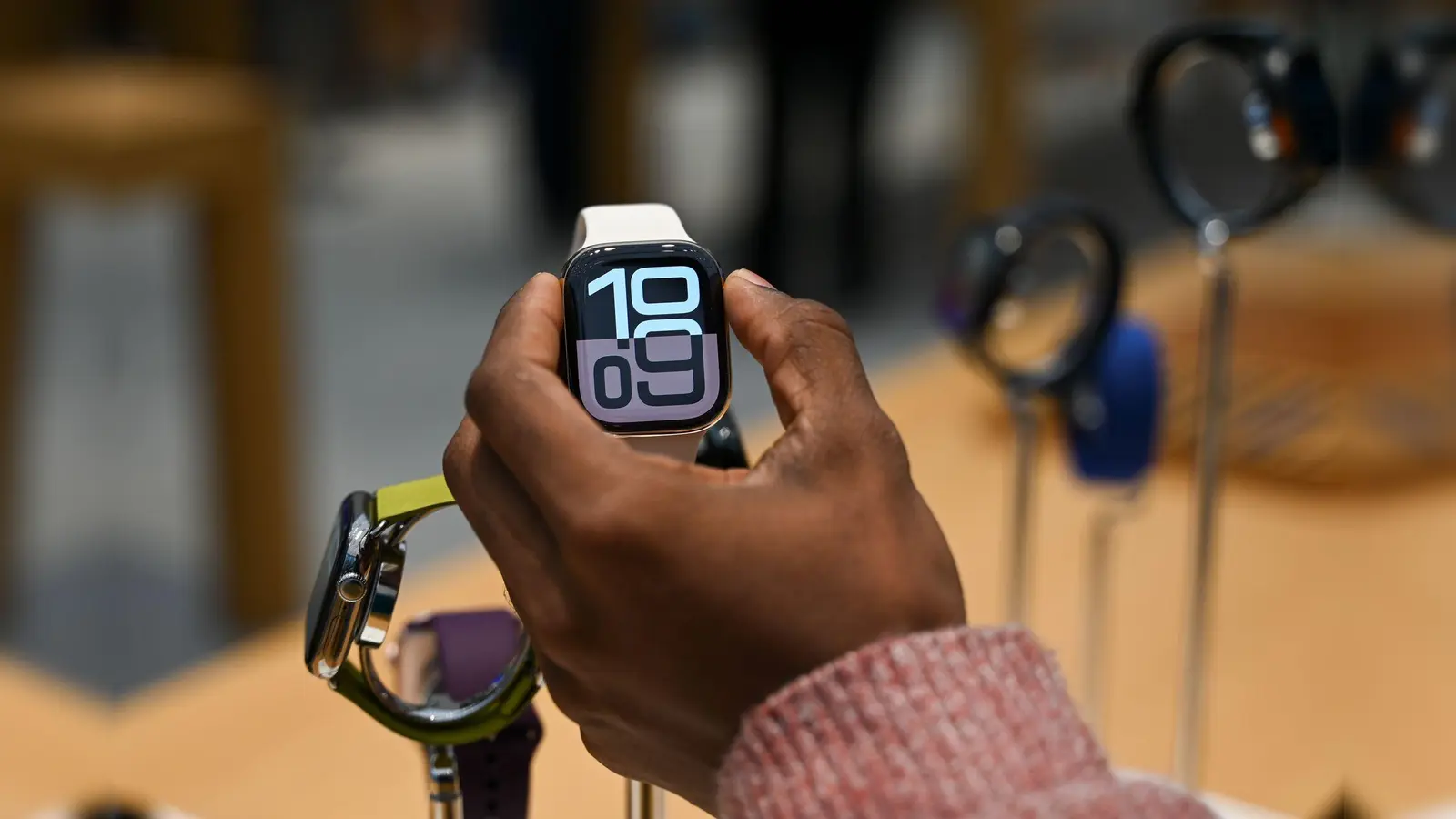 Sind Apples Armbandgeräte tatsächlich CO-2-neutral hergestellt? (Bild: Katharina Kusche/dpa)