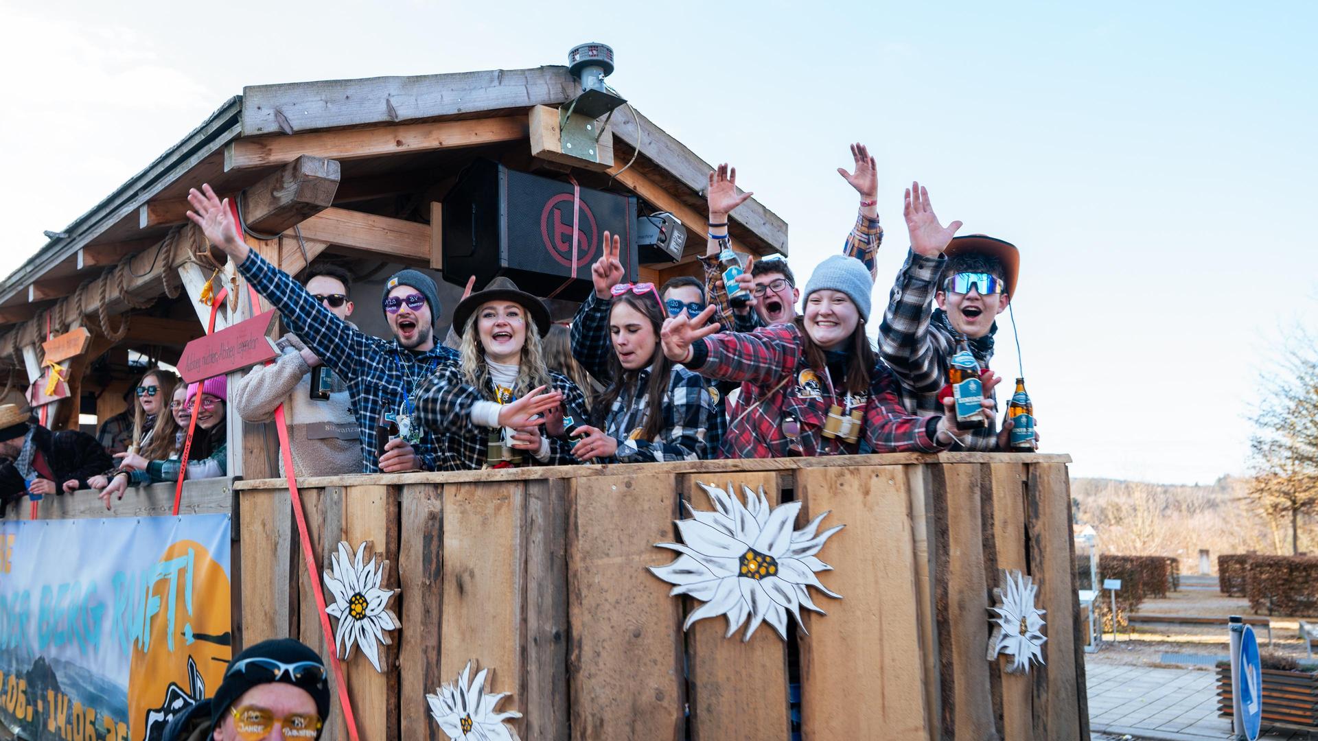 Erst Faschingszug, dann Afterparty in Neustadt. Wir haben die Bilder.  (Bild: Hannes Stock)