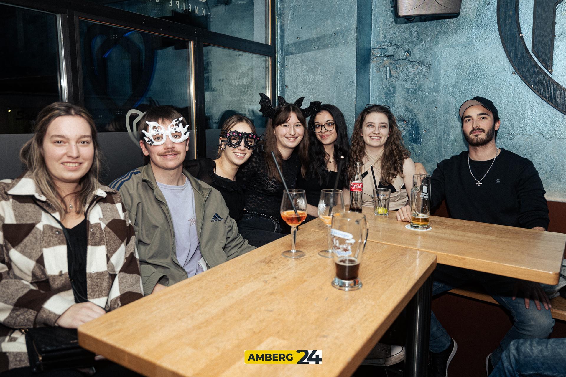 Im Blauen Haus sorgte der „American Halloween DJ” für einen grusligen Abend.  (Bild: David Mueller)