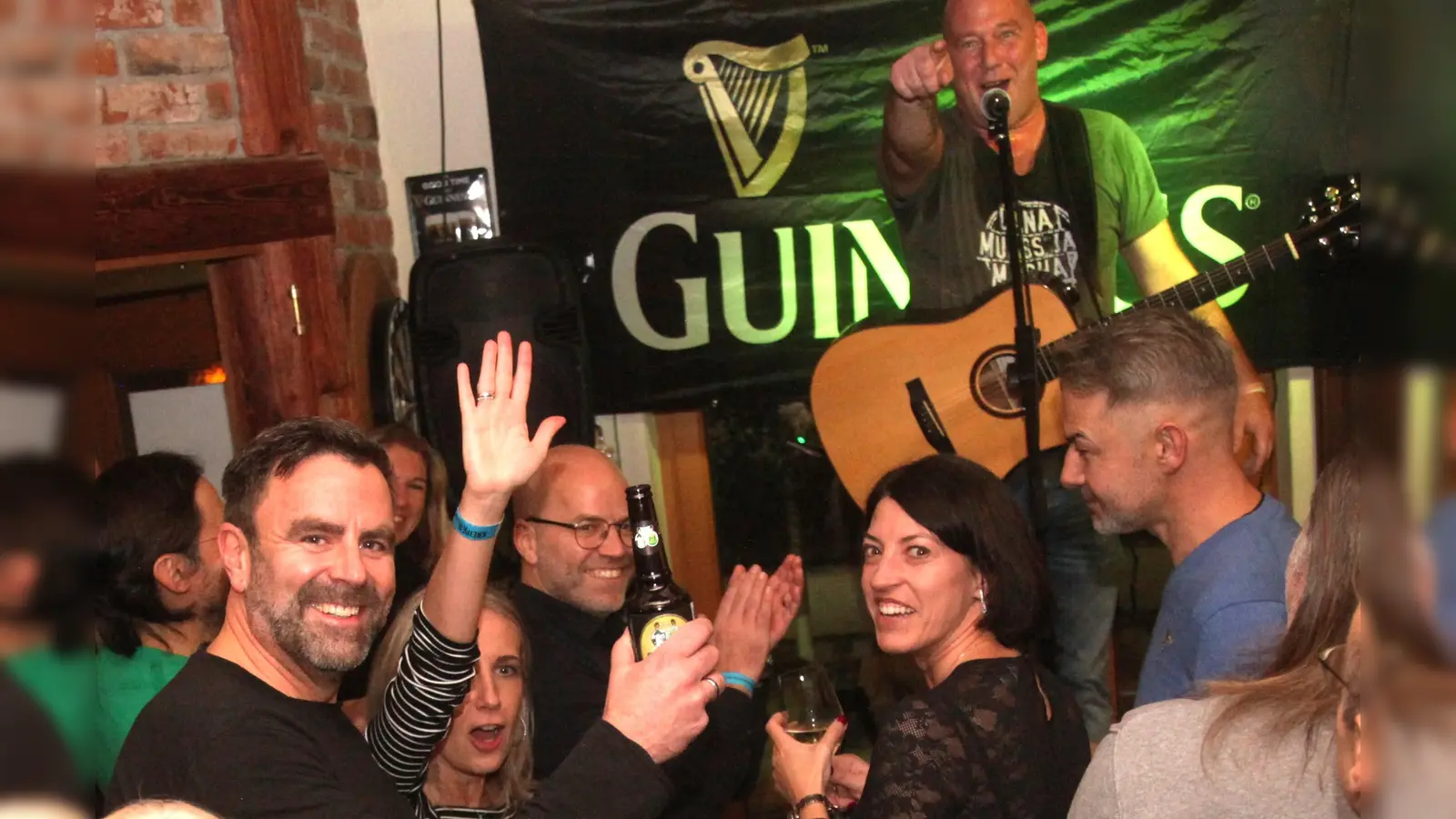 Das Schwandorfer Kneipenfestival erfährt eine Neuauflage. Wie schon im vergangenen Jahr wird die Stadt zur Event-Meile. (Archivbild: Hirsch)