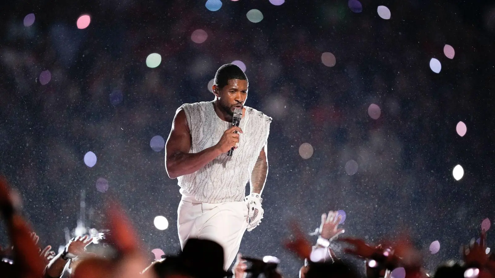Usher war schon 2011 gemeinsam mit den Black Eyed Peas in der Halbzeitshow aufgetreten. (Bild: Brynn Anderson/AP/dpa)