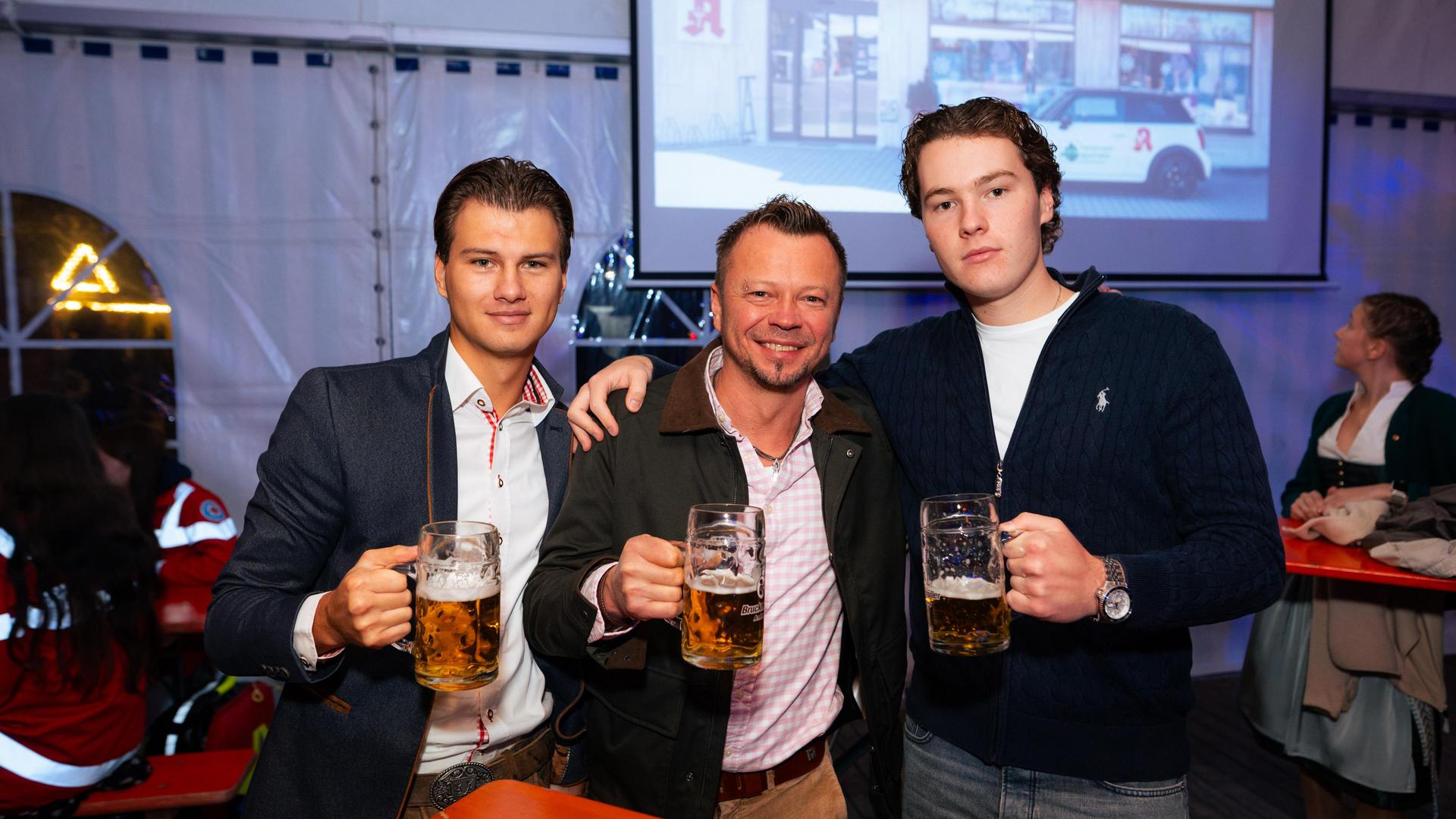 Szenen der Kirwaparty in Weiherhammer. (Bild: Hannes Stock)