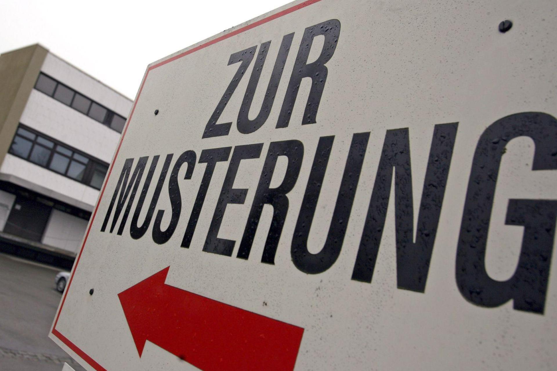 Das Thema Musterung könnte bald wieder zum Leben junger Männer dazugehören. (Symbolfoto) (Bild: Karl-Josef Hildenbrand/dpa)