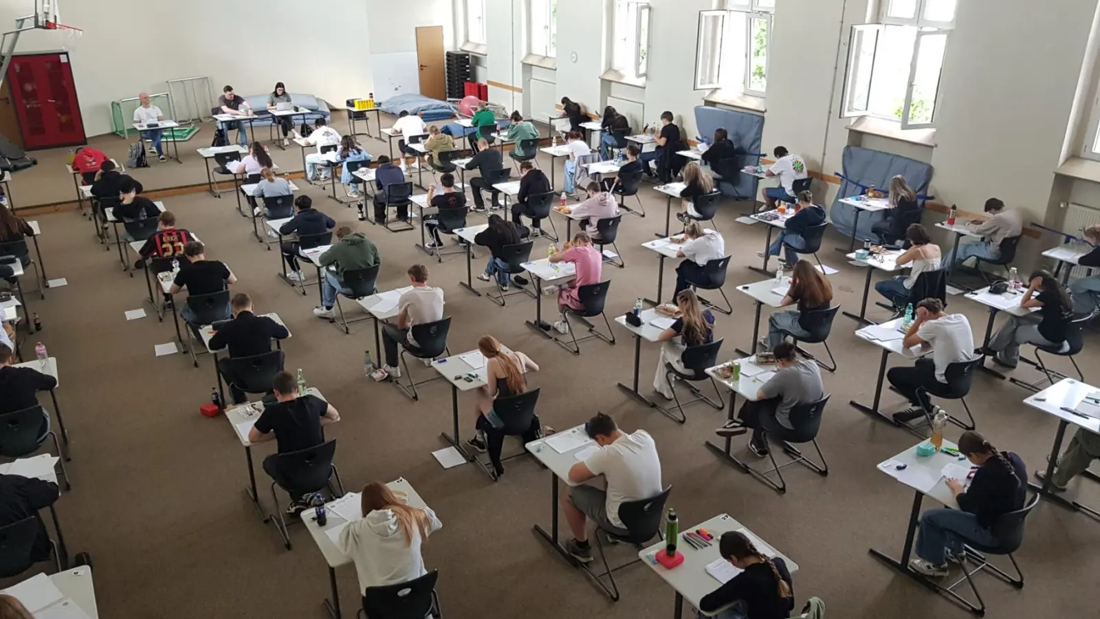 Abschlussprüfung standen für der Wirtschaftsschüler in Weiden an. (Bild: Sonja Messer )