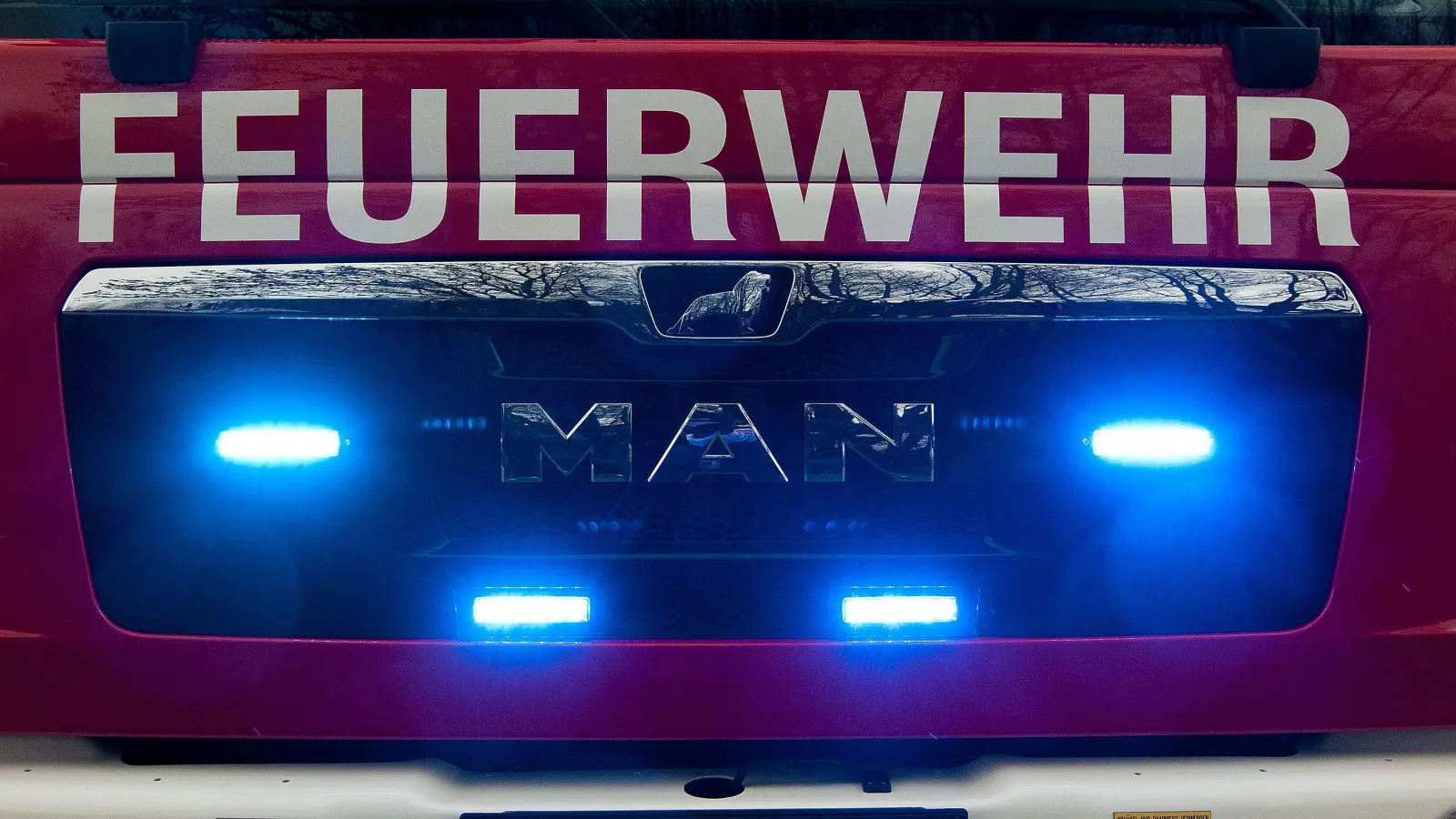 Die Feuerwehr ist auf der A93 im Einsatz.  (Bild: Alexander Unger)