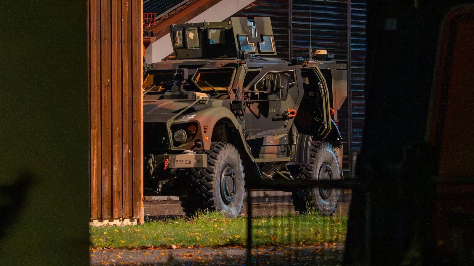 Der Vorfall ging glimpflich aus, der Soldat wurde nur leicht verletzt. (Bild: Lars H./News5/dpa)