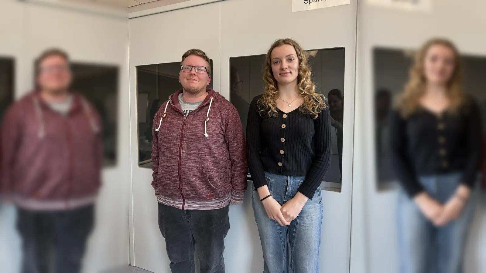 Joshua (26) und Johanna (22) sind im zweiten Jahr ihres Studiums an der Fachakademie für Sprachen und Internationale Kommunikation. (Bild: Leonie Pielenhofer)