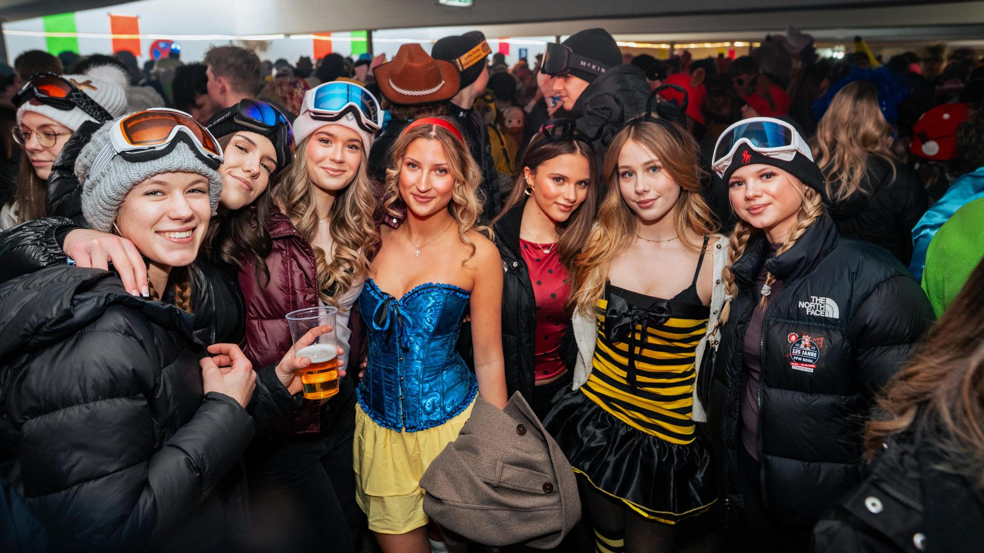 Erst Faschingszug, dann Afterparty in Neustadt. Wir haben die Bilder.  (Bild: Hannes Stock)