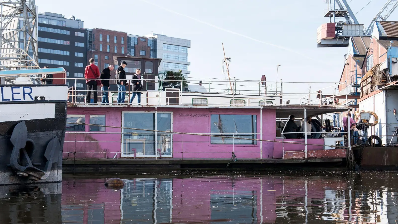 Das Hausboot von Schlagersänger Olli Schulz und Fynn Kliemann wechselt den Besitzer. (Bild: Daniel Bockwoldt/dpa)