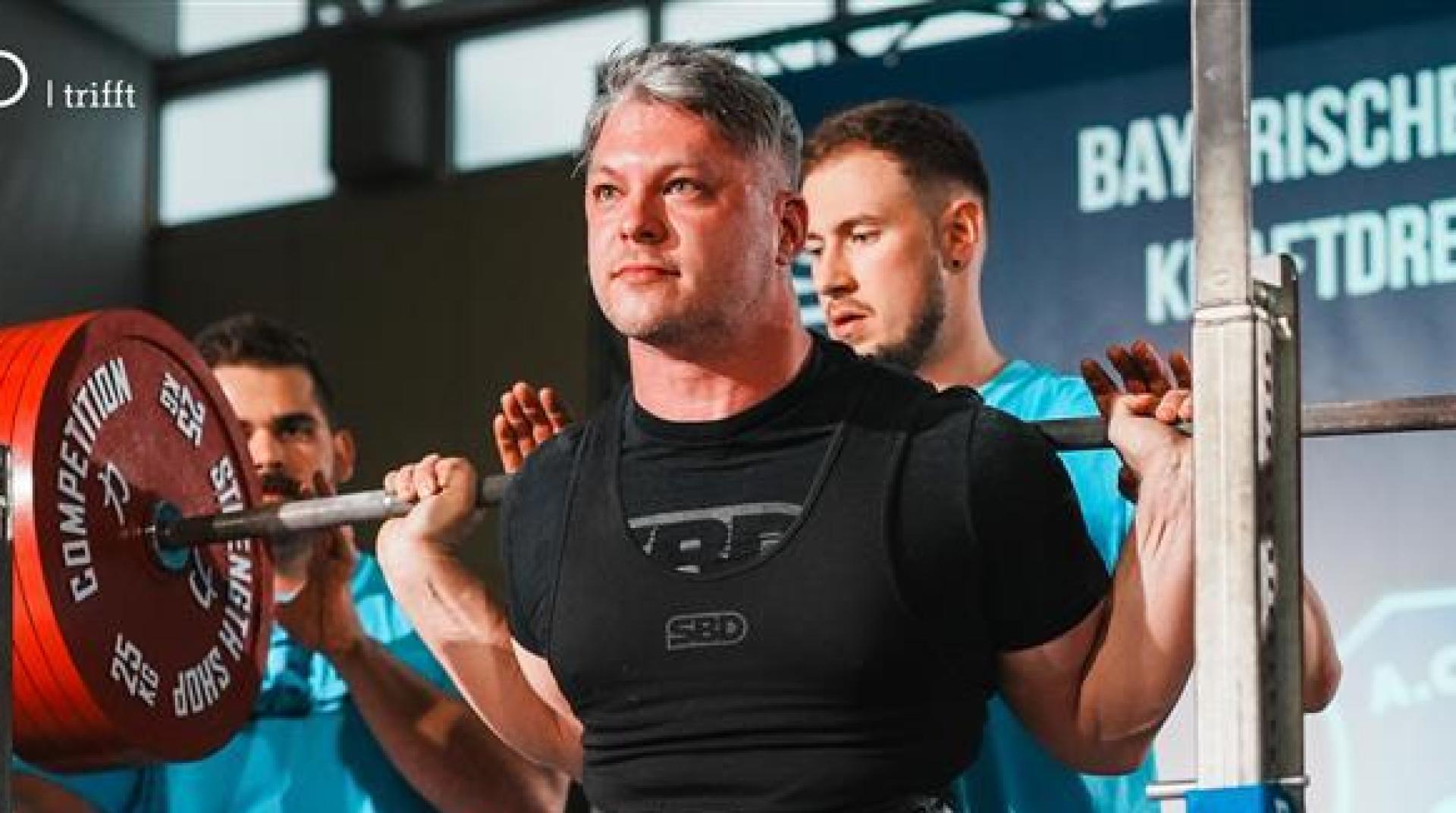 Timm Schinabeck zeigt beim Kraftdreikampf, was er kann. (Bild: Dedicated Sports)