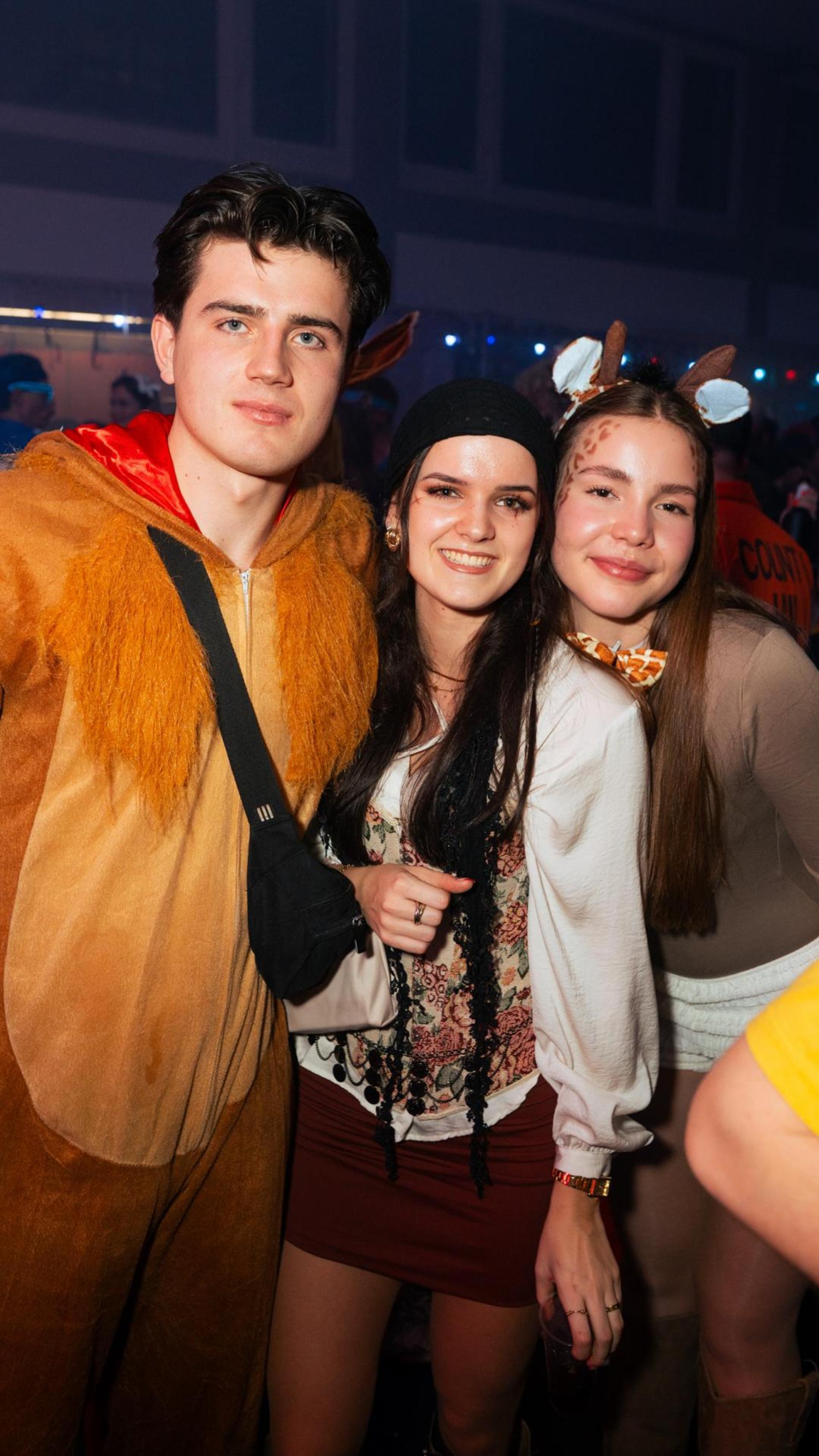 Am Sportlerball in Schirmitz gings mit Vollgas weiter im Faschingstreiben.  (Bild: Hannes Stock)