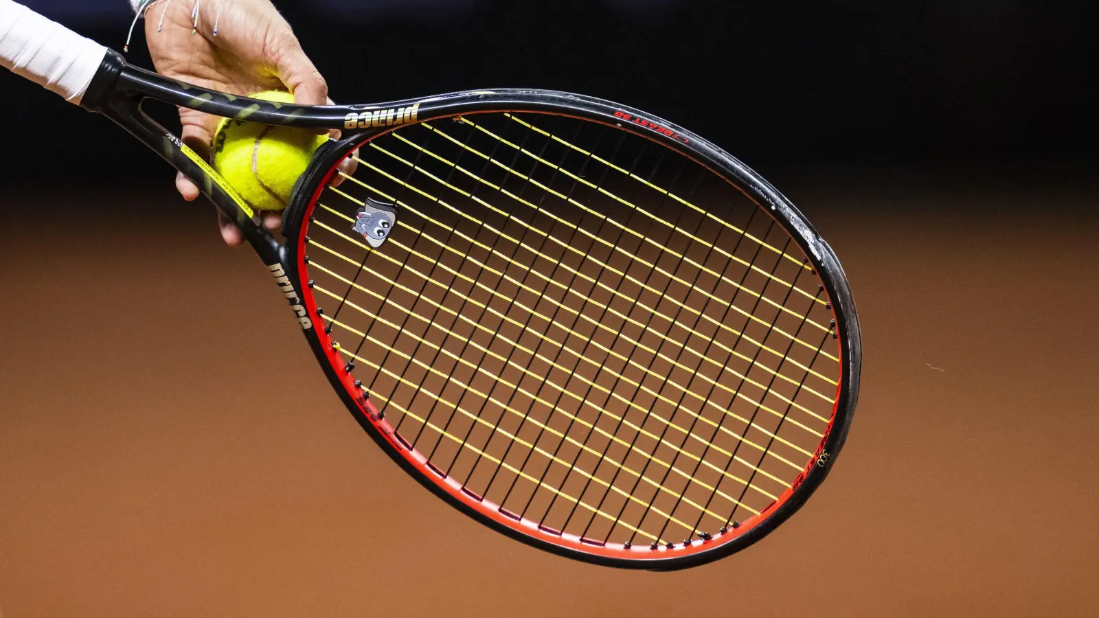 Vier Tage lang wurde Zuschauer*innen des traditionellen Dreikönigsturniers in der OWS-Arena, der Halle des TB Weiden, hochklassiges Tennis geboten. (Symbolbild: Tom Weller/dpa)