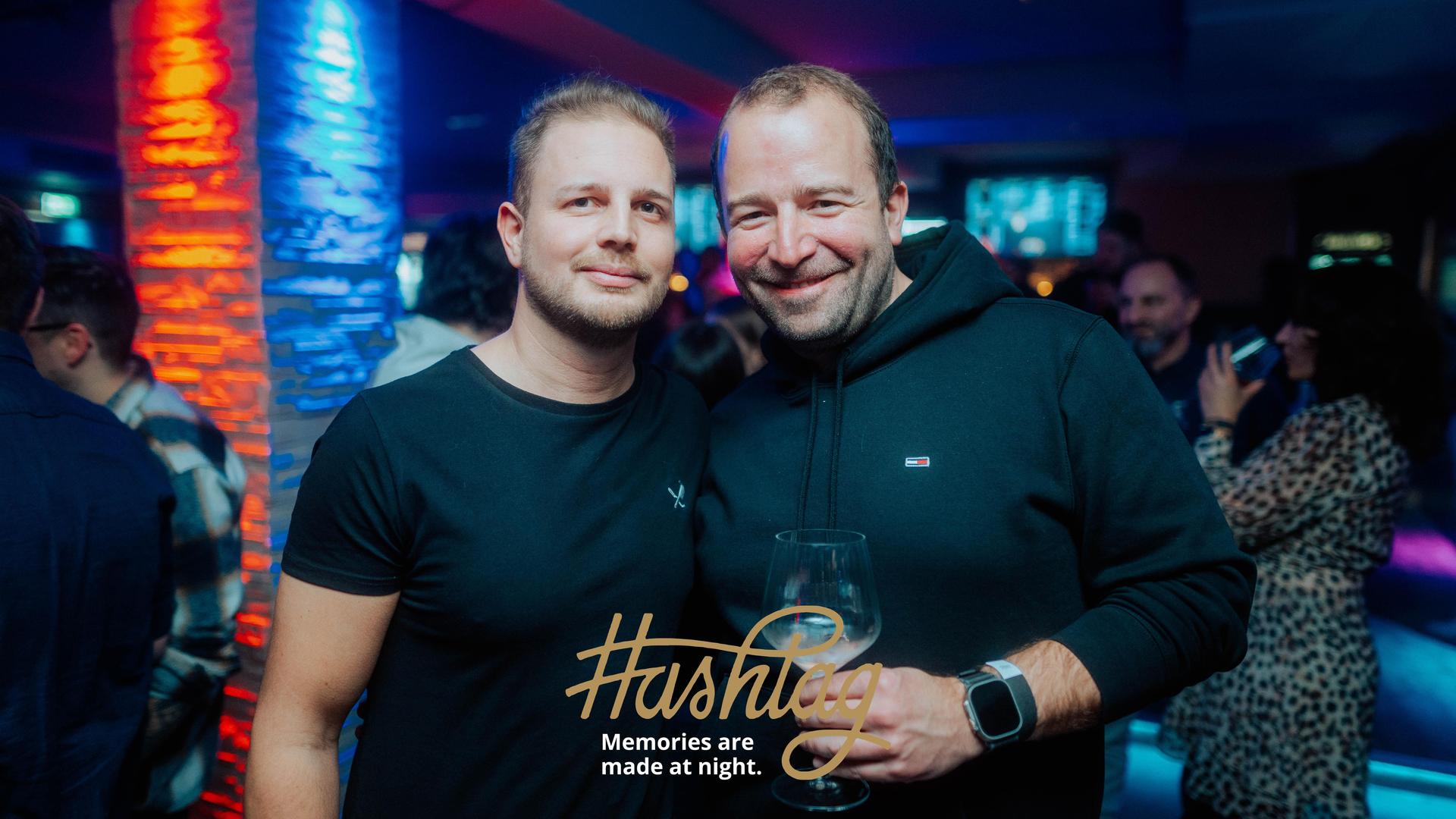 „Geld zurück” war das Motto bei der Party am Freitag im Hashtag Weiden.  (Bild: Sebastian Reiter)