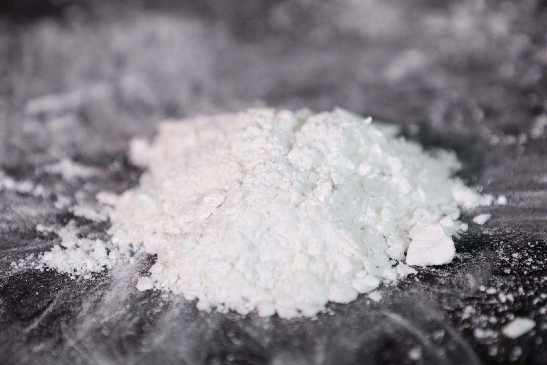 In einem Industriegebiet in Luhe-Wildenau hat eine Polizeistreife bei einer Fahrzeugkontrolle mehrere Gramm Betäubungsmittel sichergestellt. (Symbolbild: Christian Charisius/dpa)