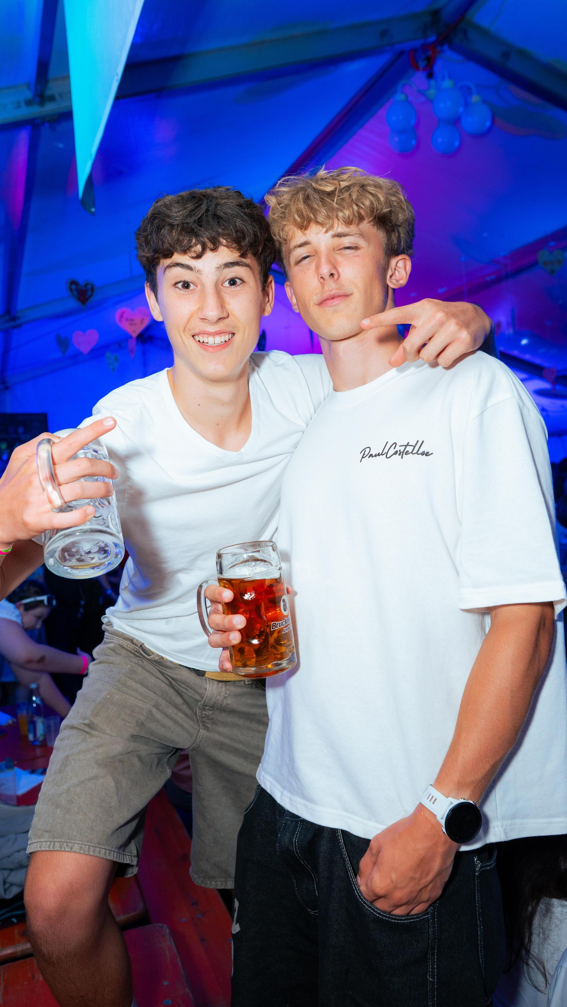 Gute Stimmung, volles Zelt und super Momentaufnahmen. (Bild: Hannes Stock)