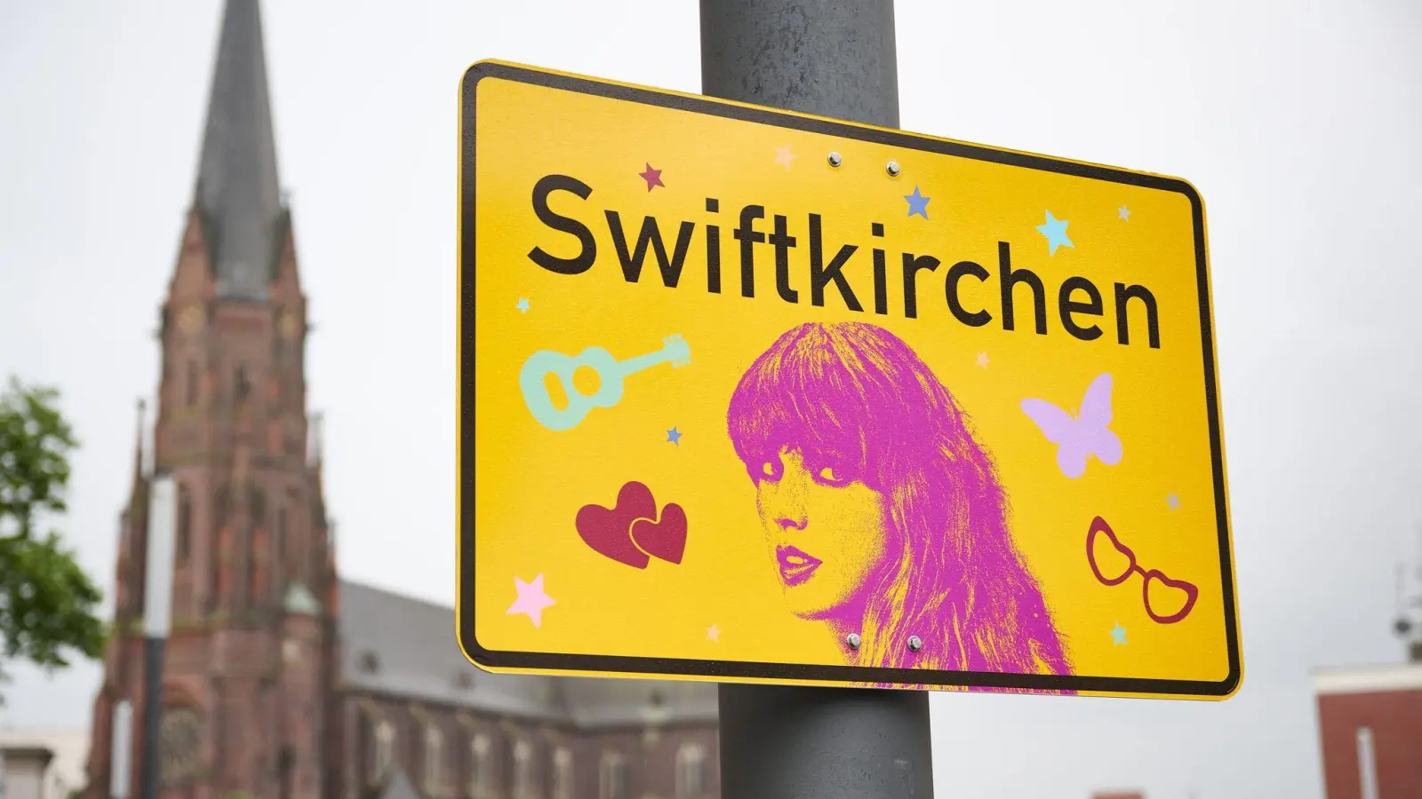 Für die Stadt Gelsenkirchen bedeutet der Besuch von Superstar Taylor Swift nicht nur ein finanzielles Plus, sondern auch einen Imagegewinn. (Archivbild) (Bild: Bernd Thissen/dpa)