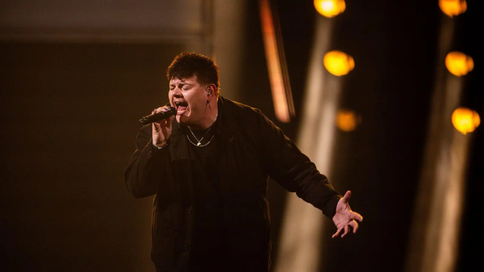 Für Deutschland tritt Isaak mit dem Lied „Always On The Run“ an. (Bild: Jens Büttner/dpa)
