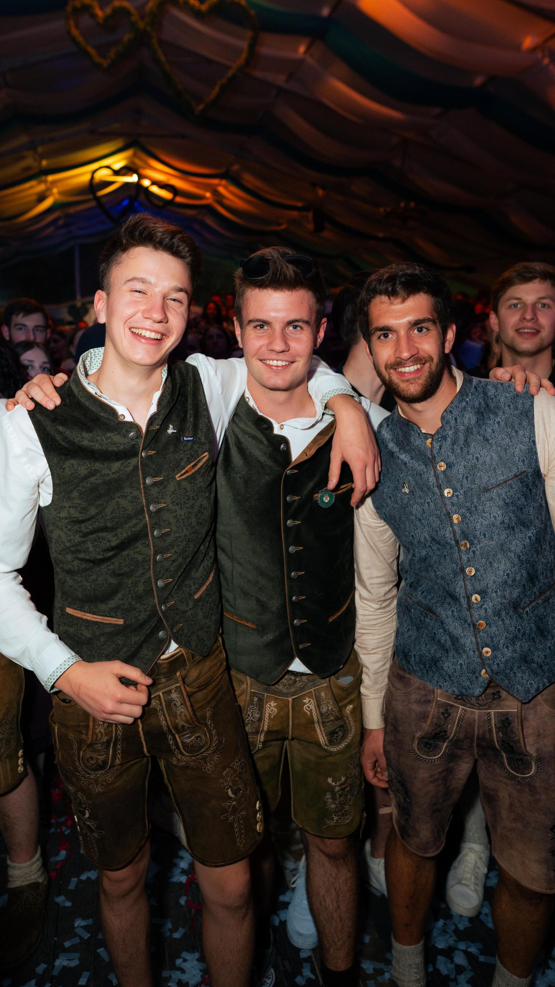 Sonntagabend auf der Pfreimder Kirwa. (Bild: Hannes Stock)