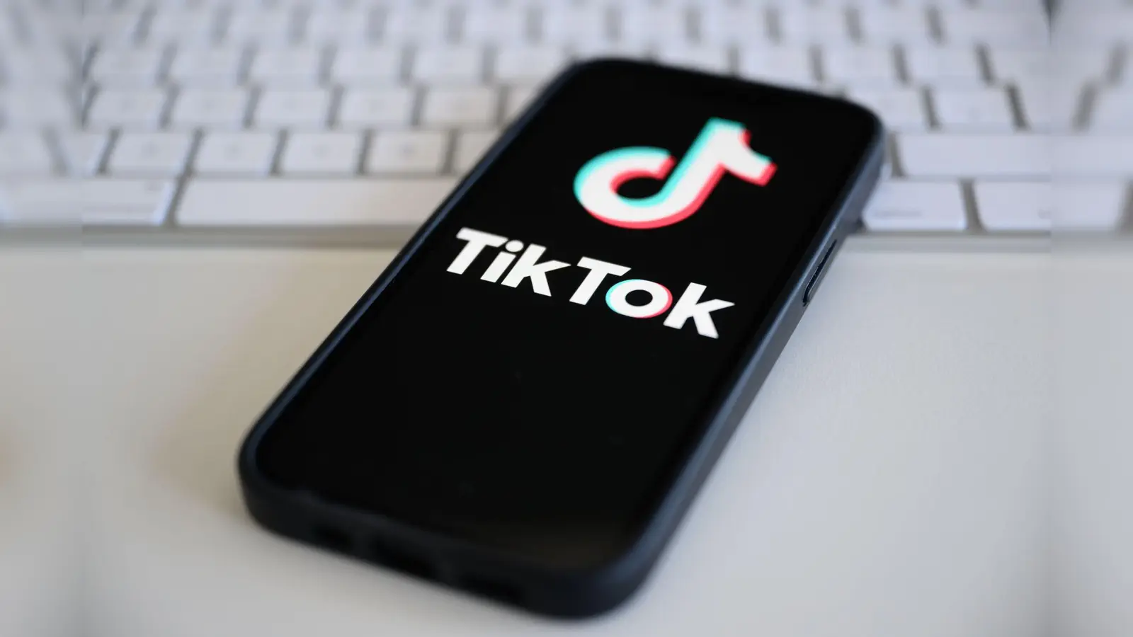 Tiktok hat sich verpflichtet, ein Belohnungsprogramm der App-Version Tiktok Lite dauerhaft aus der EU zurückzuziehen. (Bild: Robert Michael/dpa)