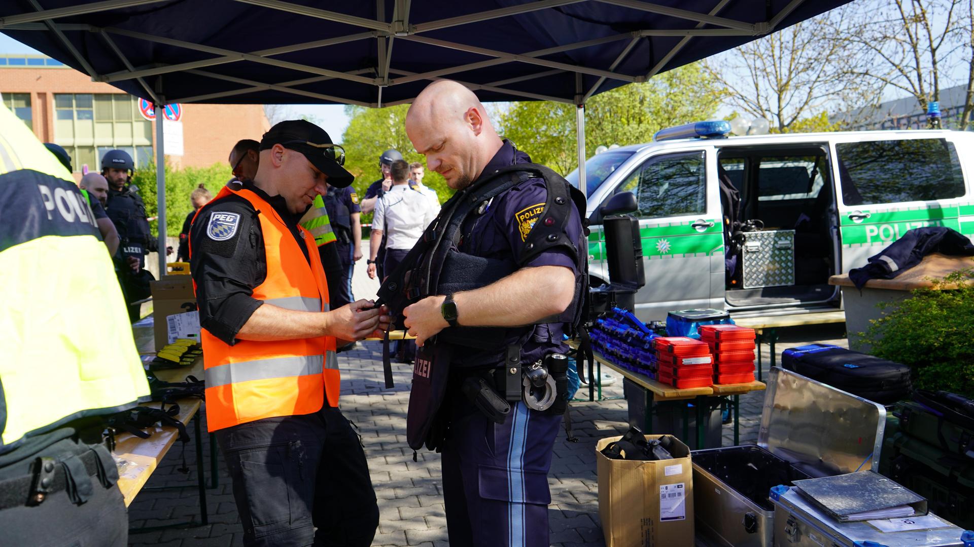 Im Gebäude der Agentur für Arbeit fand eine große Polizeiübung statt. (Bild: mcl)