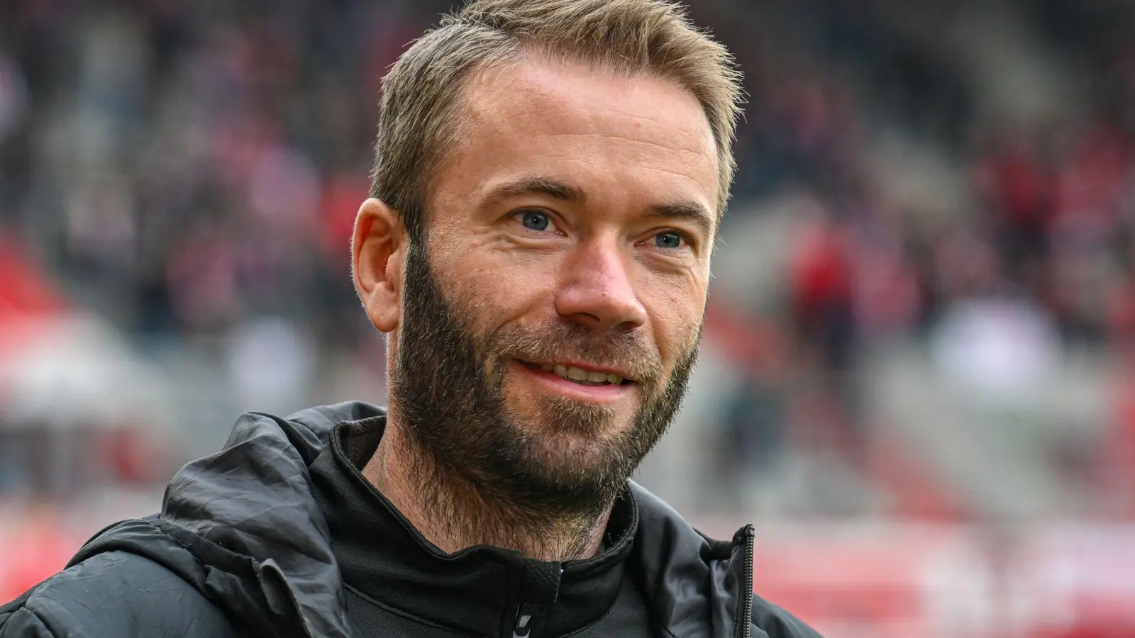 Andreas Patz ist nun Cheftrainer von Jahn Regensburg. (Bild: Armin Weigel/dpa)