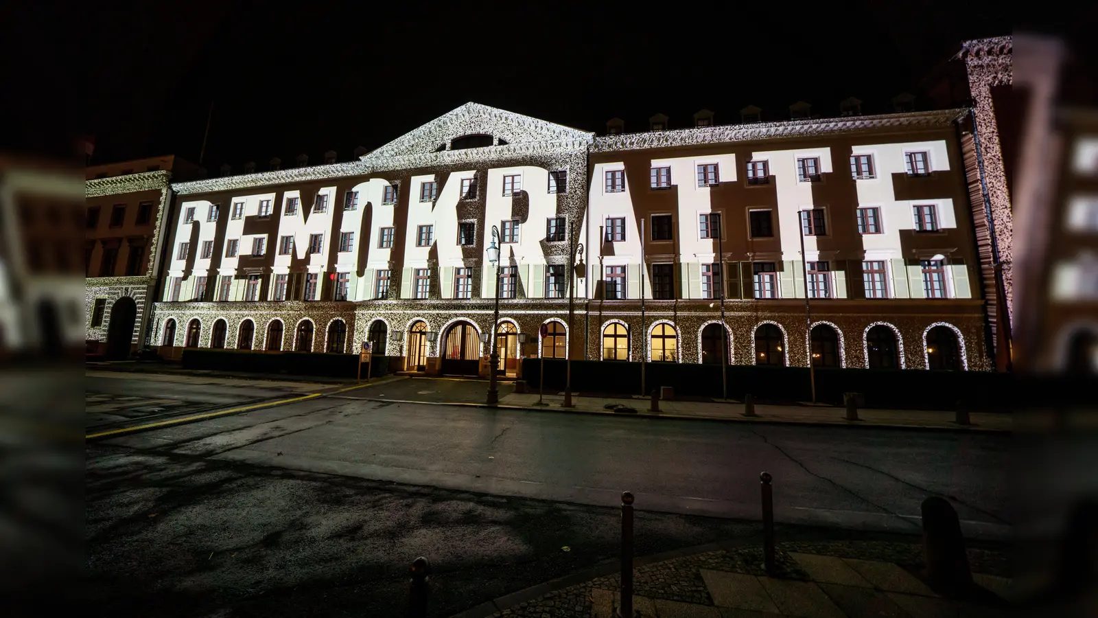 Der hessische Landtag am Tag der Deutschen Einheit 2021. (Symbolbild: Frank Rumpenhorst)