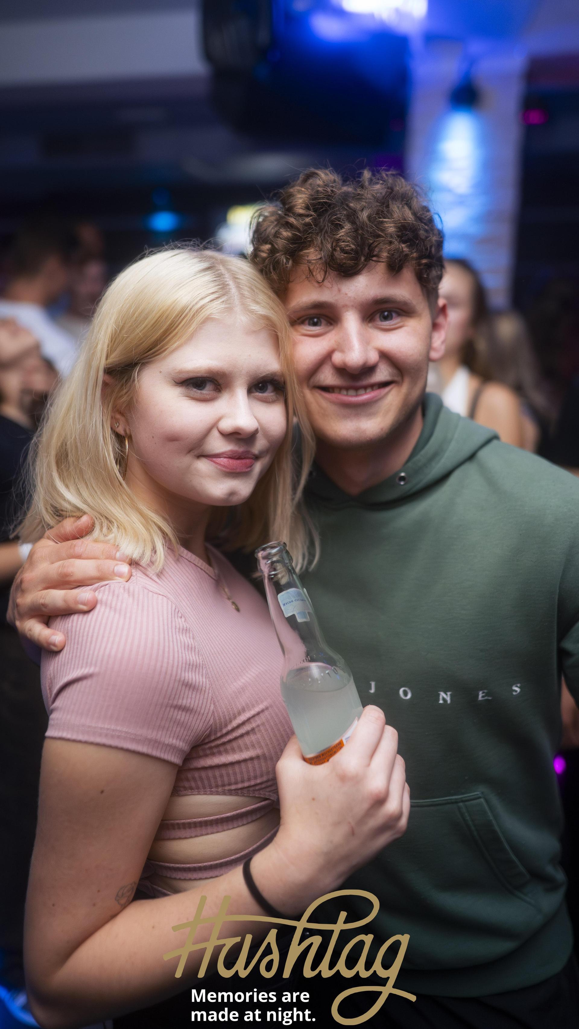 Im Hashtag sorgten am Freitag die Hits der 2000/10er für beste Stimmung. (Bild: Hannes Stock)