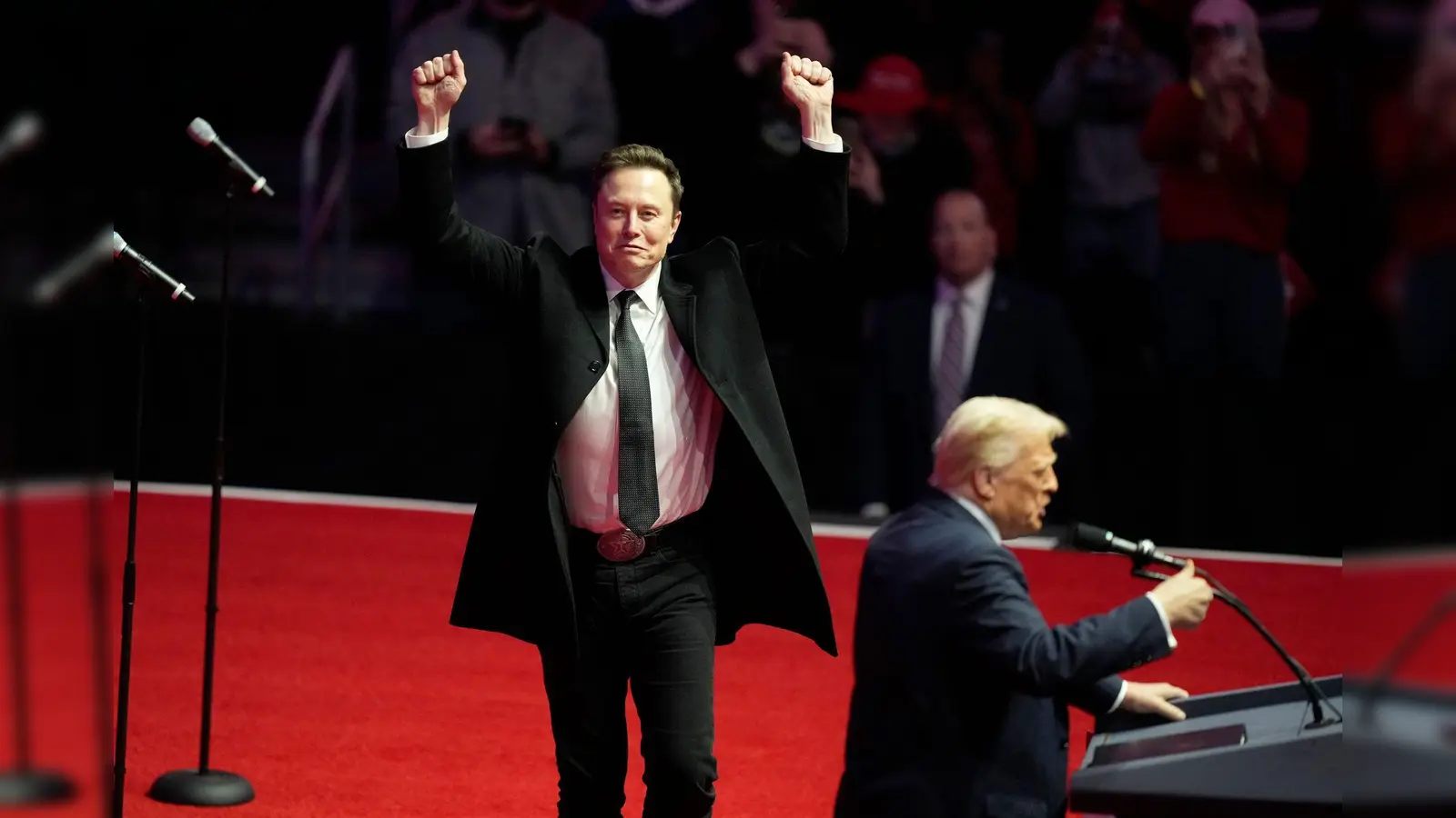 Donald Trump ist offen dafür, dass Tiktok an Elon Musk geht. (Bild: Alex Brandon/AP/dpa)